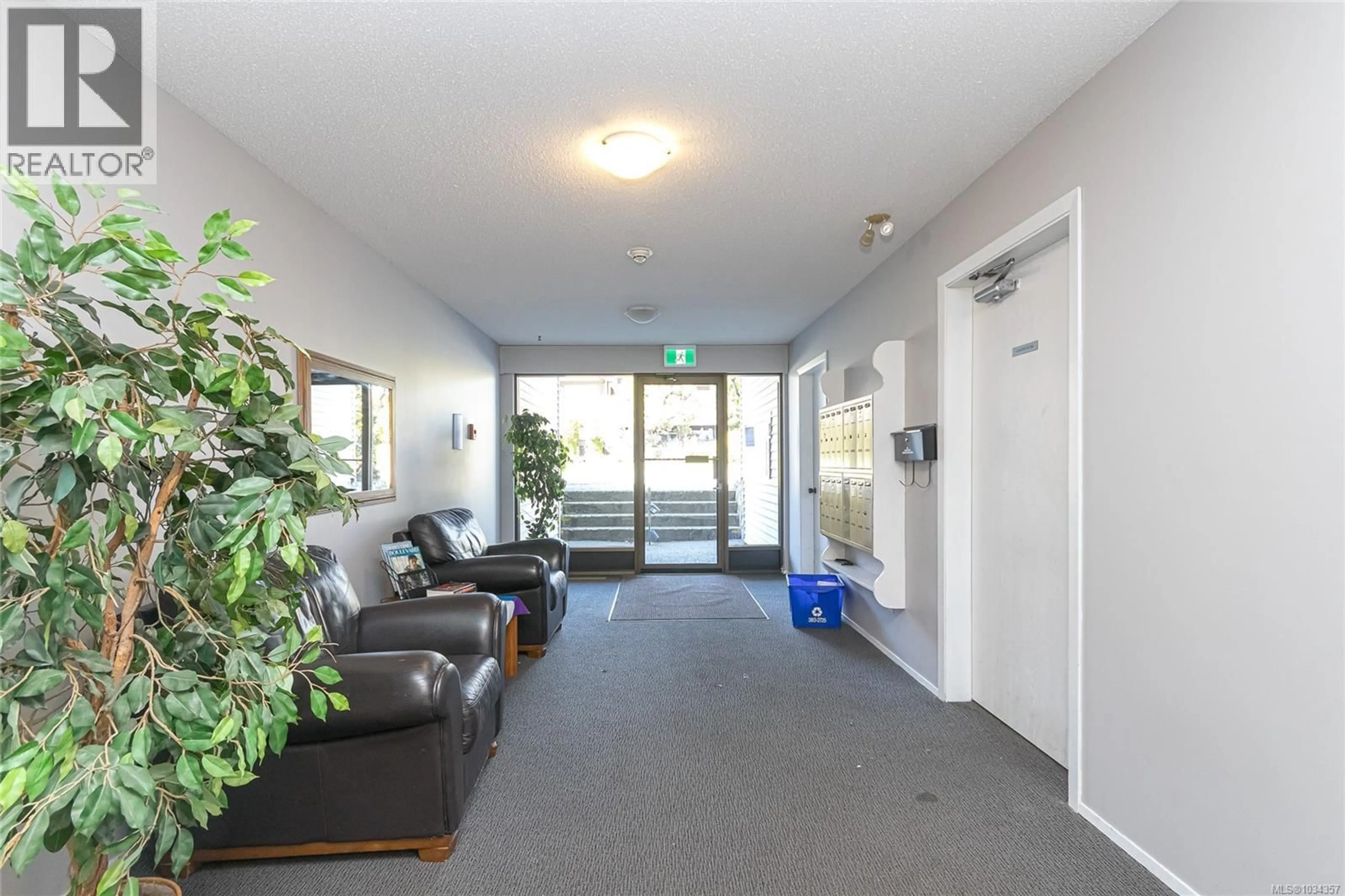 Indoor foyer for 103 - 1351 ESQUIMALT ROAD, Esquimalt British Columbia V9A3R1