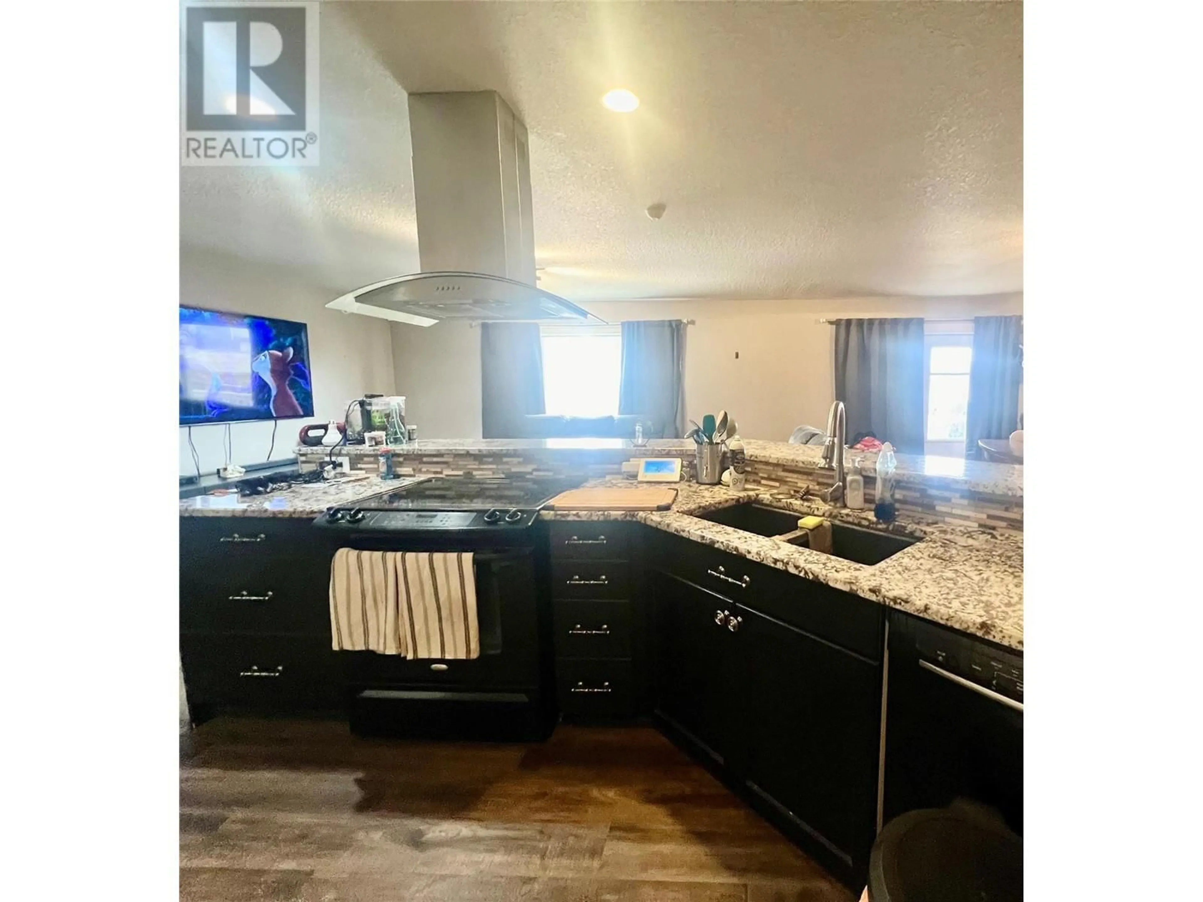 Open concept kitchen, unknown for 1724 84 AVENUE, Dawson Creek British Columbia V1G0E1