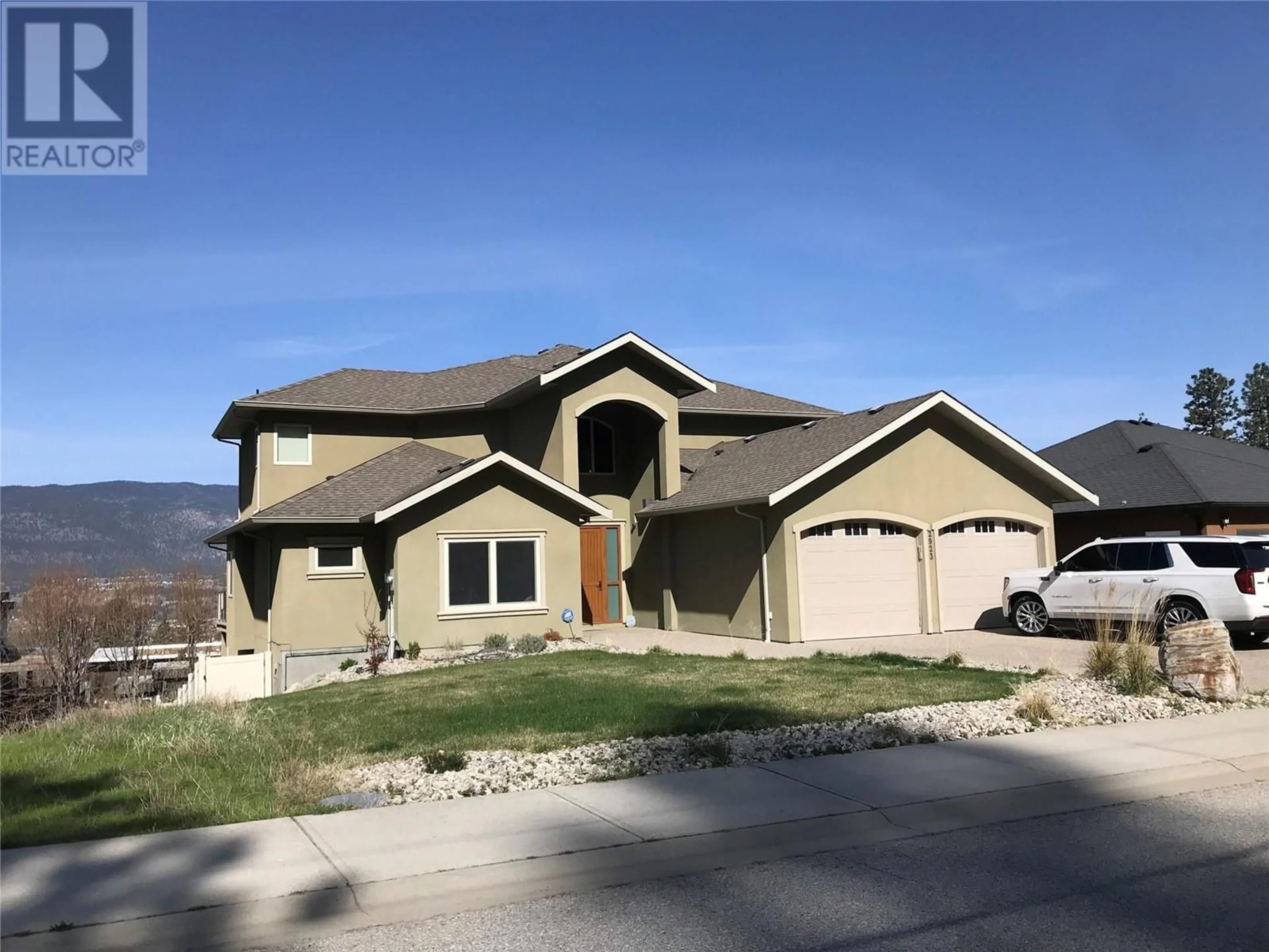 Home with vinyl exterior material, street for 2923 JUNIPER DRIVE, Penticton British Columbia V2A7T1