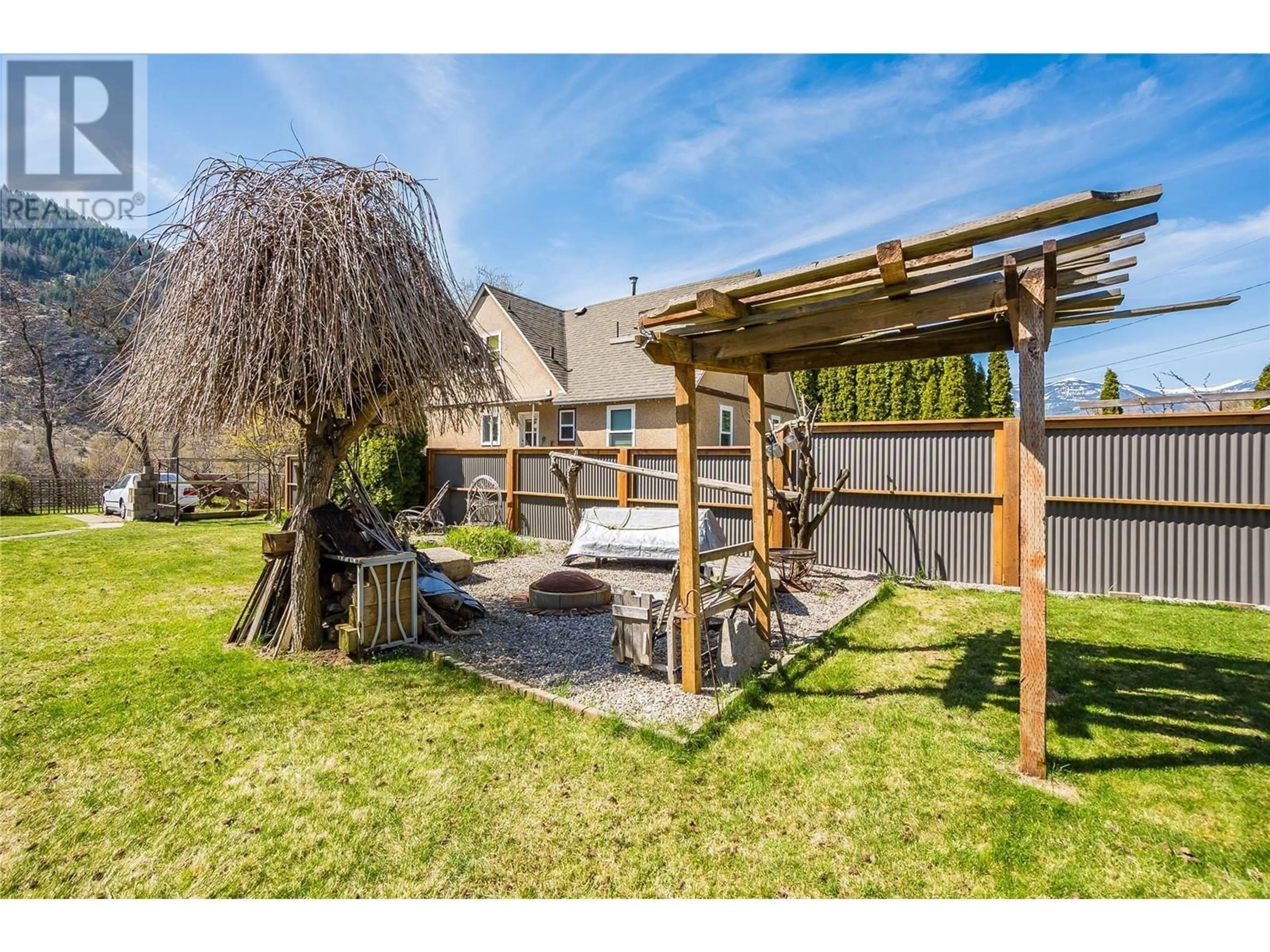 Patio, unknown for 2385 ROCKLAND AVENUE, Trail British Columbia V1R3G4
