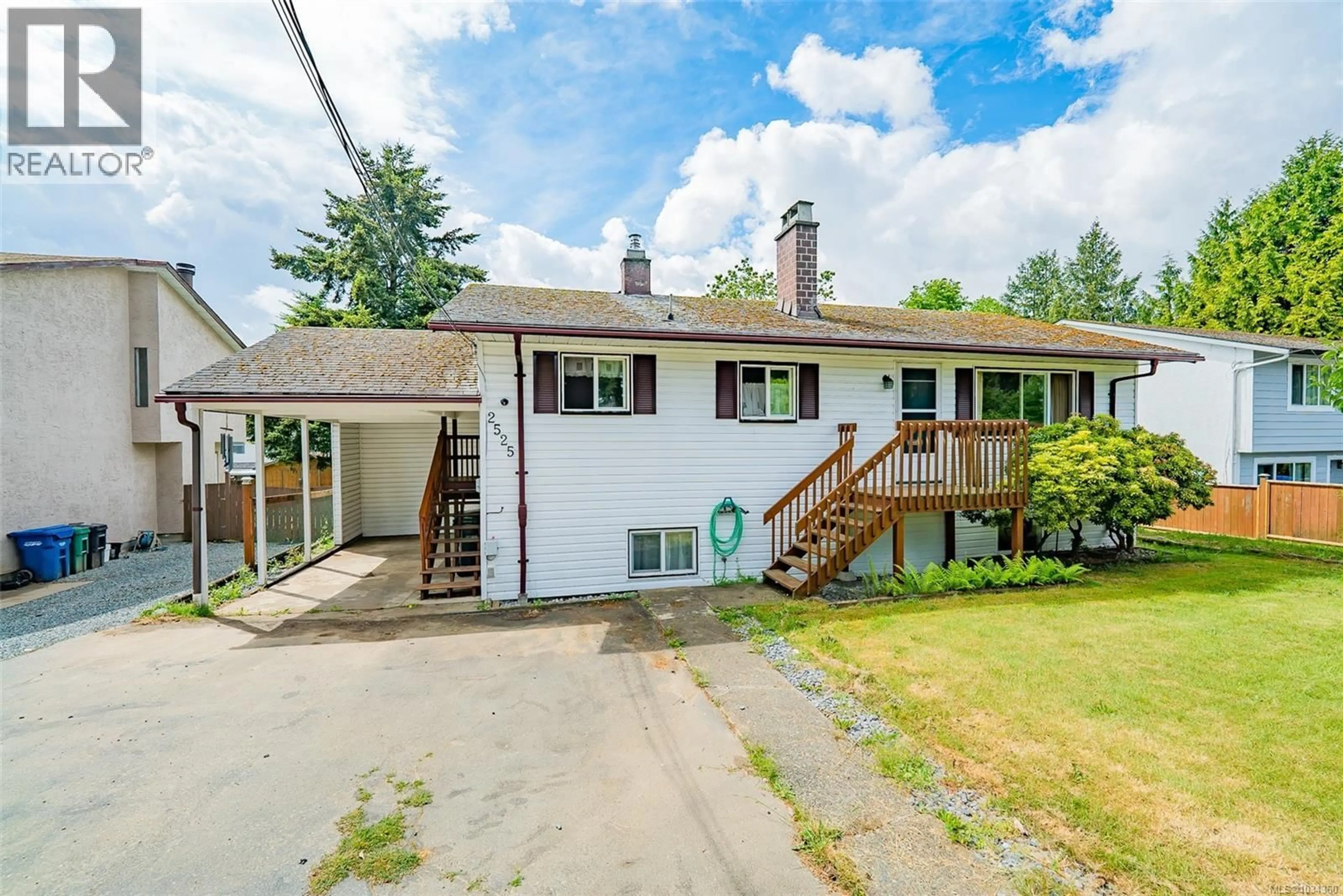 A pic from outside/outdoor area/front of a property/back of a property/a pic from drone, unknown for 2525 ROSSTOWN ROAD, Nanaimo British Columbia V9T3R9