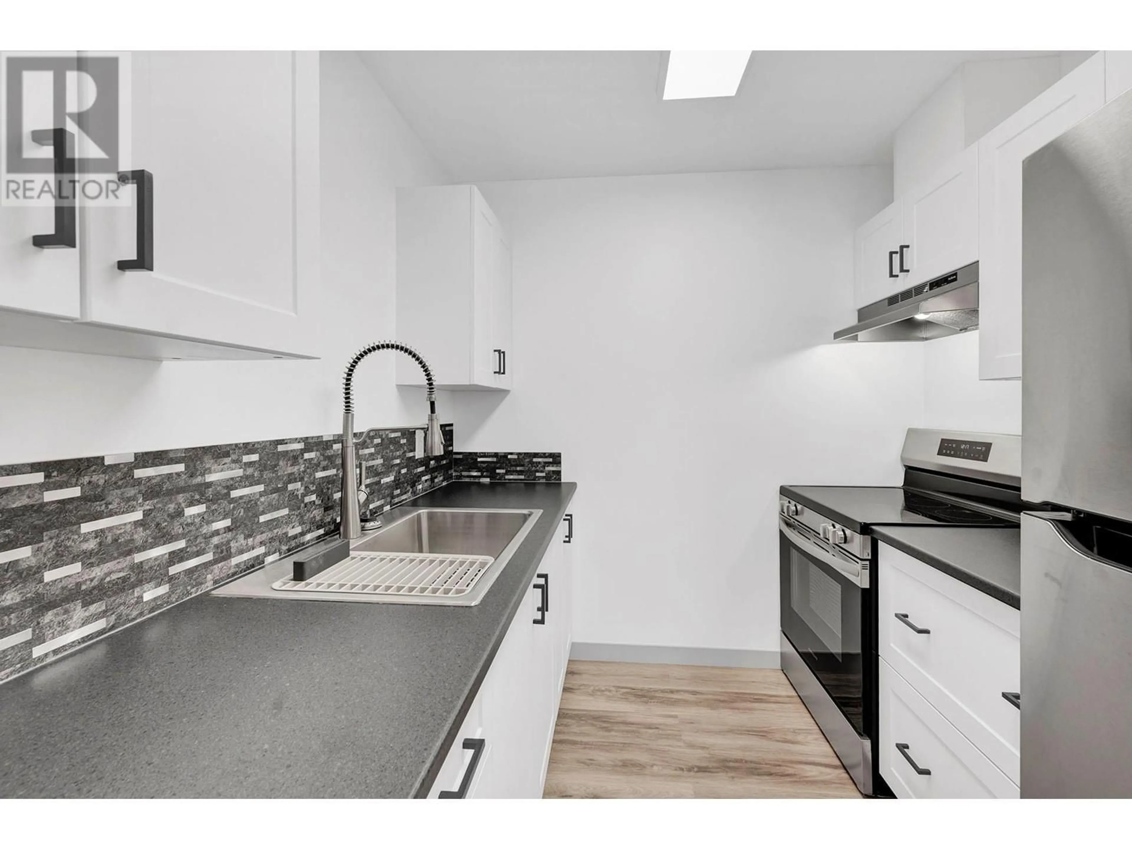 Standard kitchen, unknown for 3 - 245 PARK DRIVE, Clearwater British Columbia V0E1N0