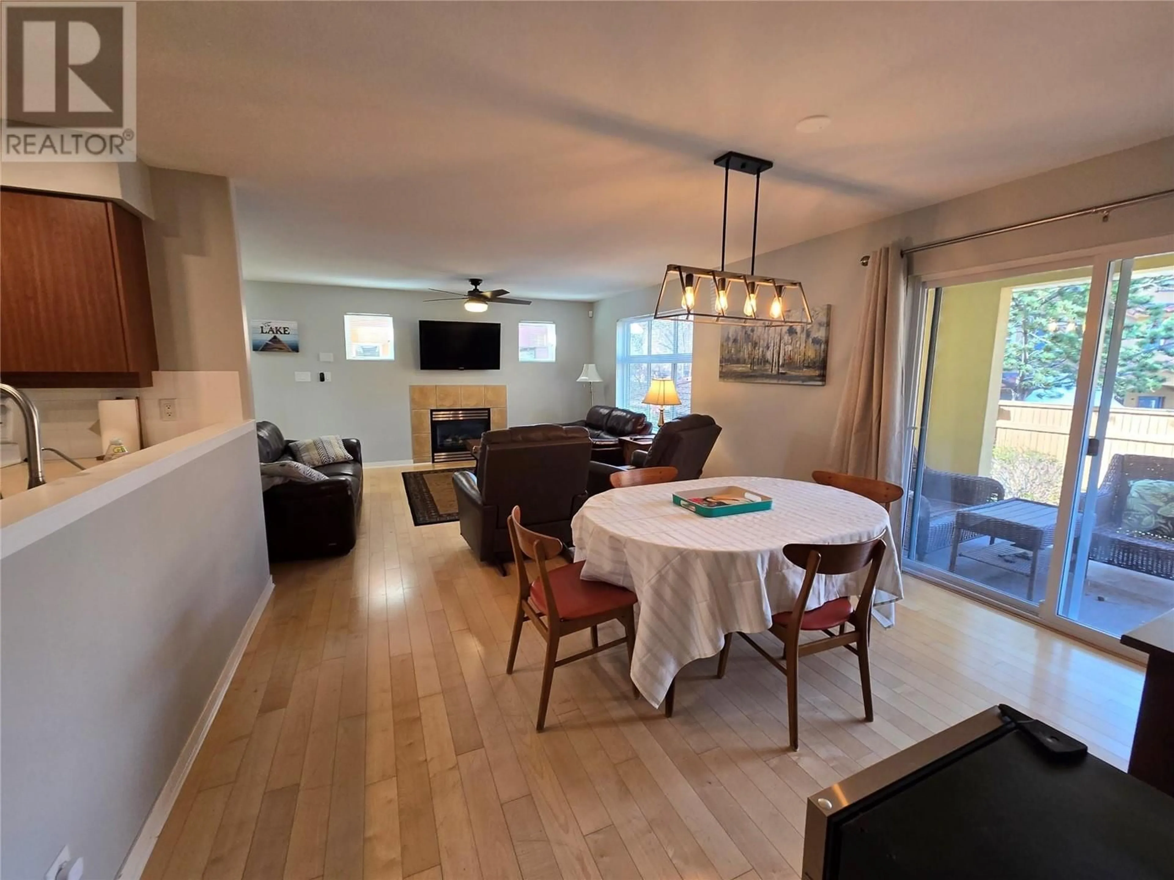 Living room with furniture, wood/laminate floor for 19 - 7600 COTTONWOOD DRIVE, Osoyoos British Columbia V0H1V3