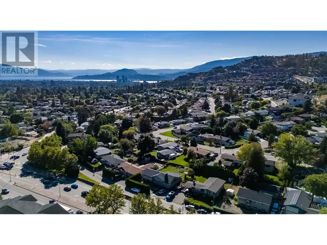 703 GLENBURN STREET, Kelowna 3