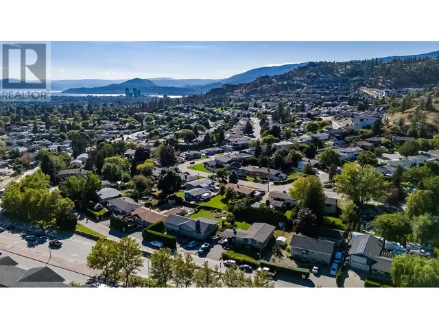 703 GLENBURN STREET, Kelowna 4
