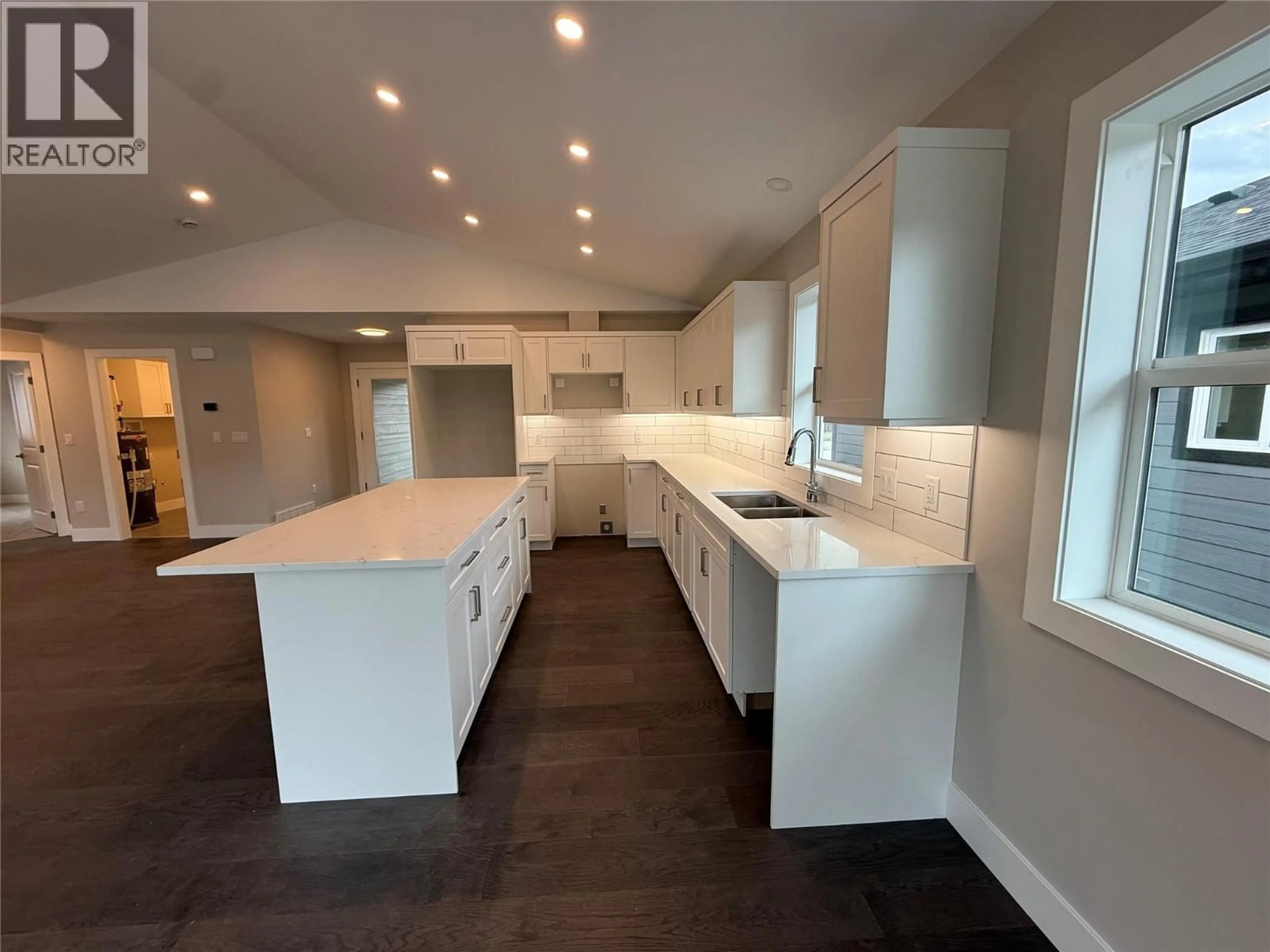 Open concept kitchen, unknown for 6060 19TH STREET, Grand Forks British Columbia V0H1H0