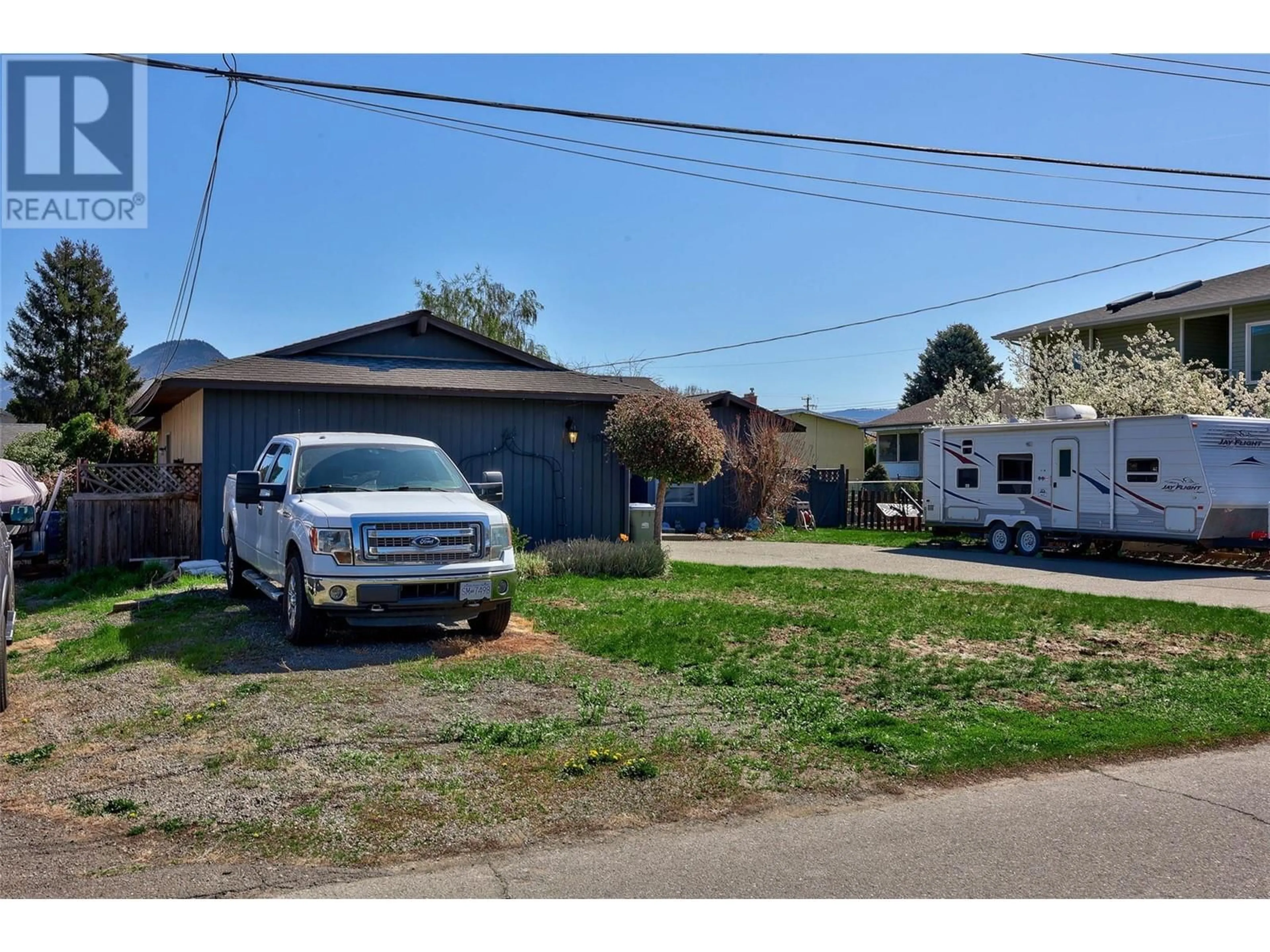 A pic from outside/outdoor area/front of a property/back of a property/a pic from drone, street for 1035 STARDUST STREET, Kamloops British Columbia V2B5H8