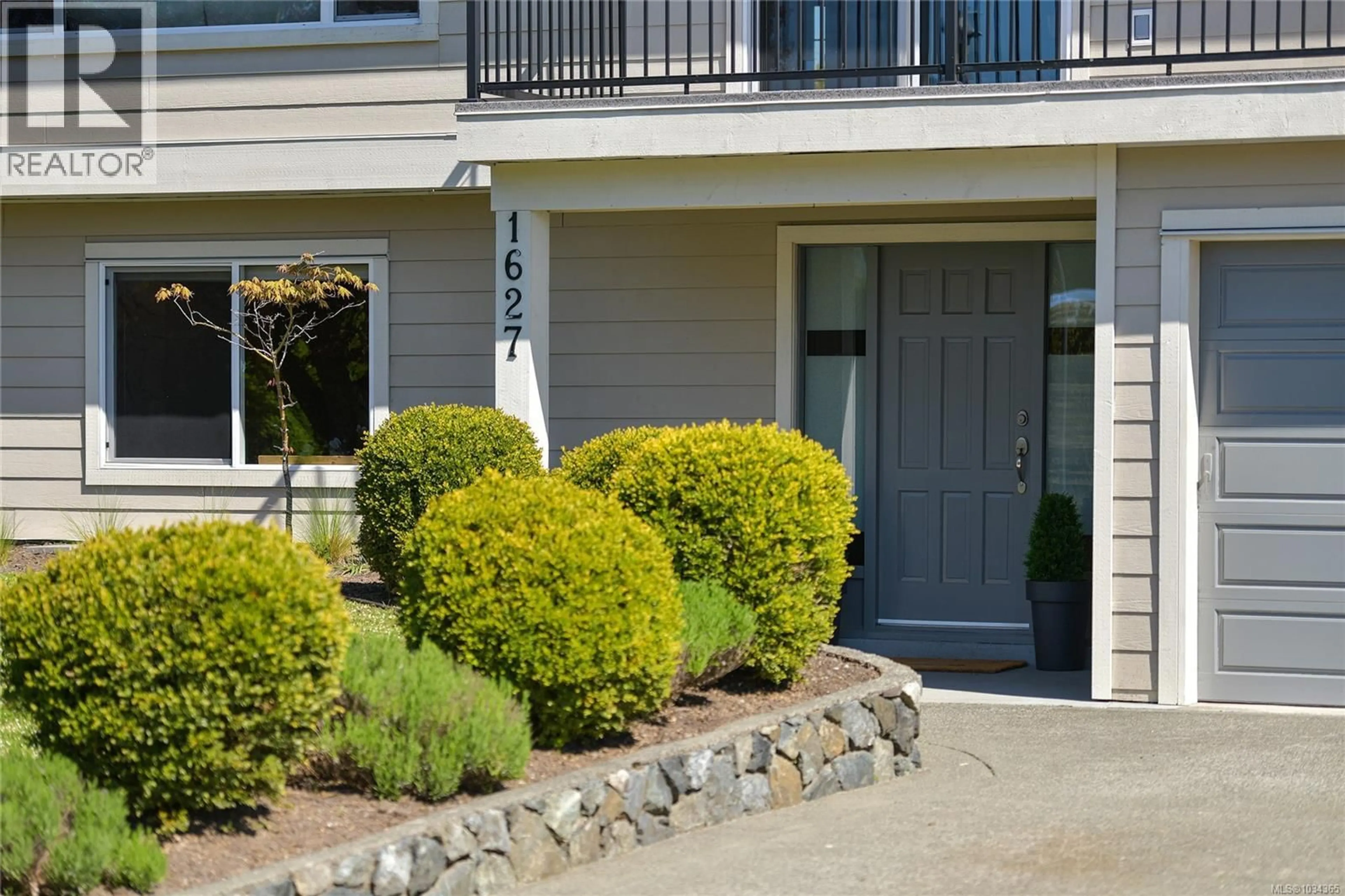 Unknown for 1627 HYBURY PLACE, Saanich British Columbia V8N5L3
