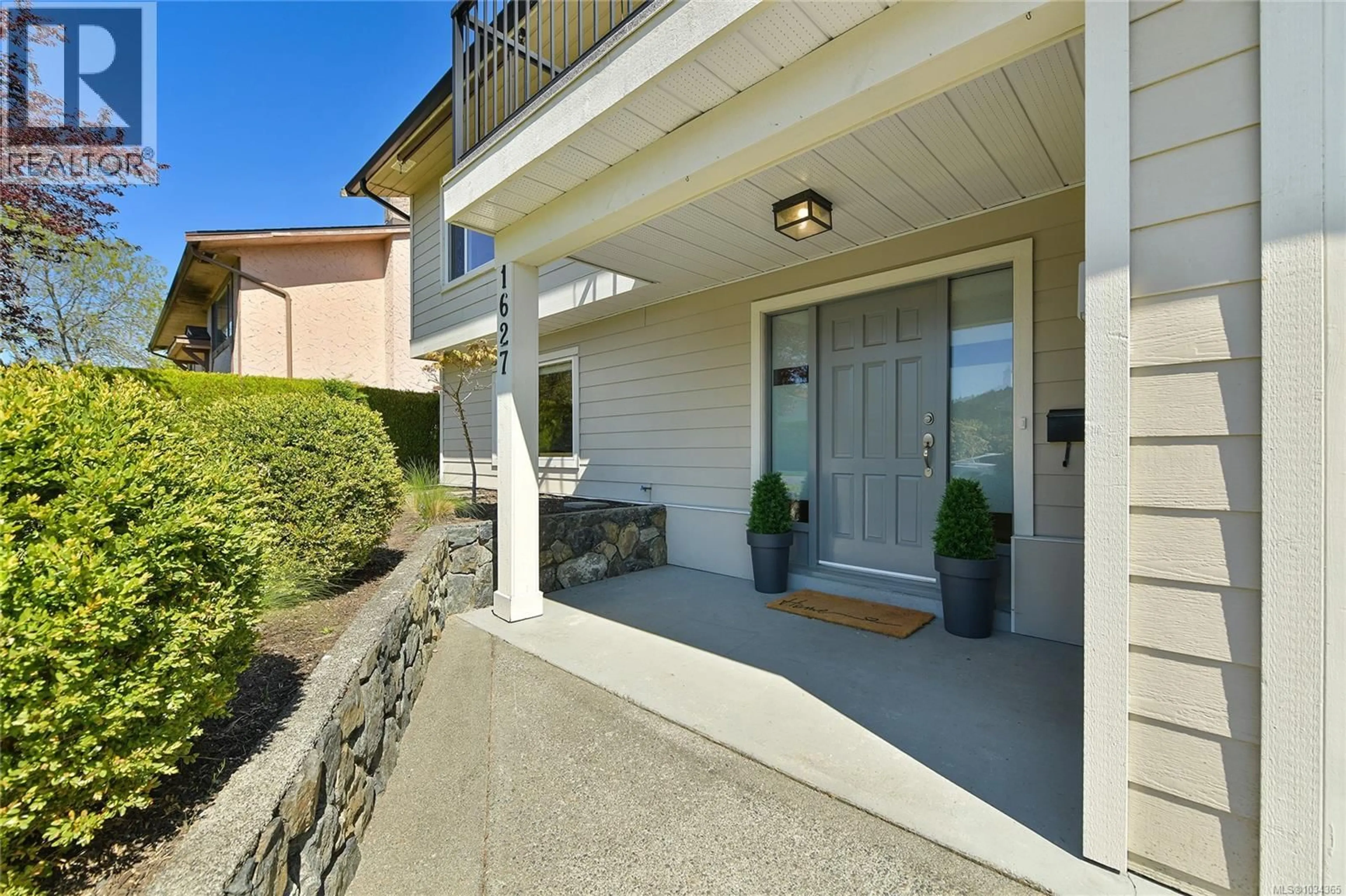 Unknown for 1627 HYBURY PLACE, Saanich British Columbia V8N5L3