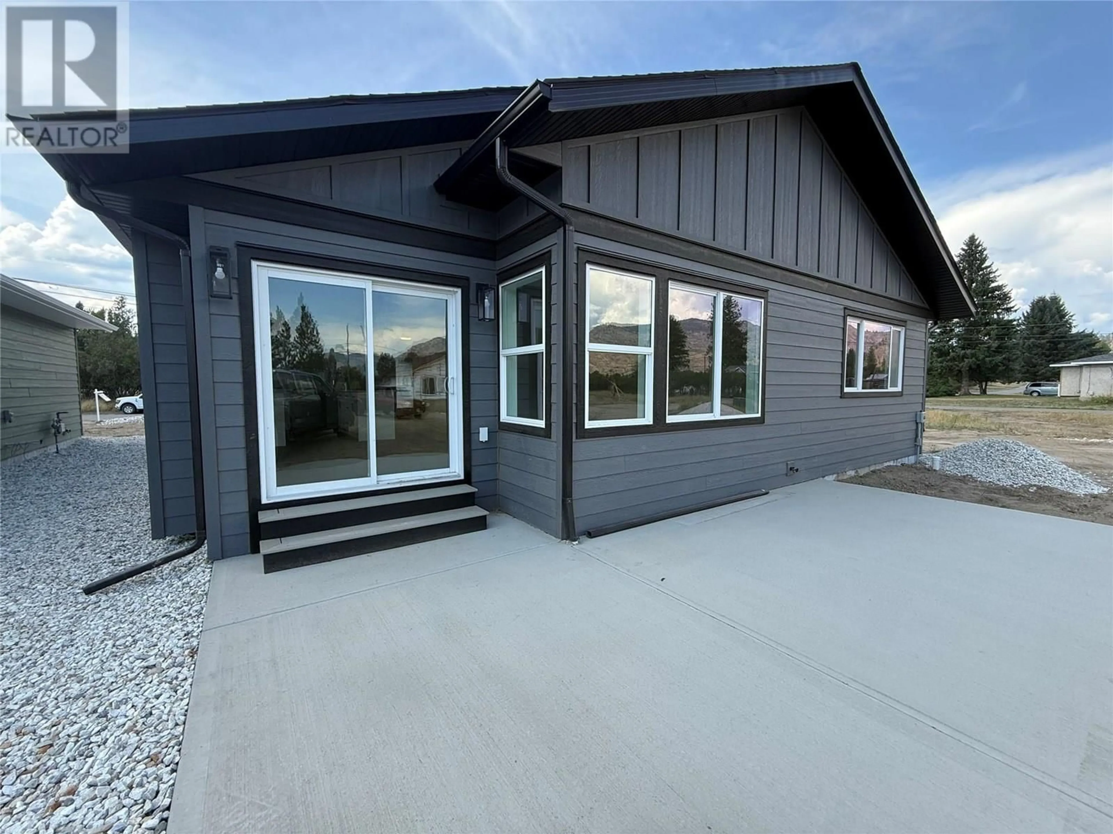 Home with vinyl exterior material, mountain view for 6070 19TH STREET, Grand Forks British Columbia V0H1H0