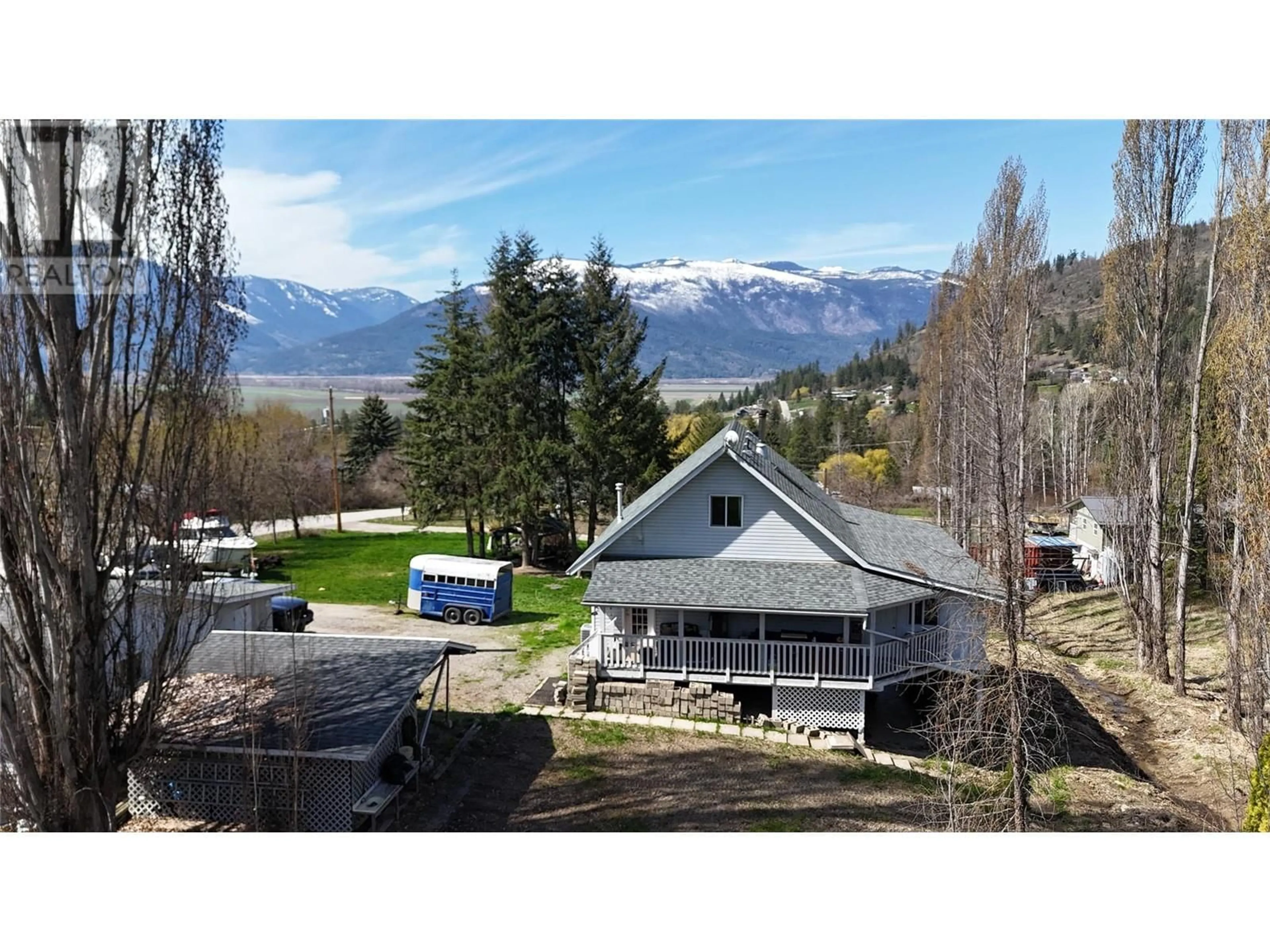 A pic from outside/outdoor area/front of a property/back of a property/a pic from drone, mountain view for 610 WYNNDEL ROAD, Wynndel British Columbia V0B2N1