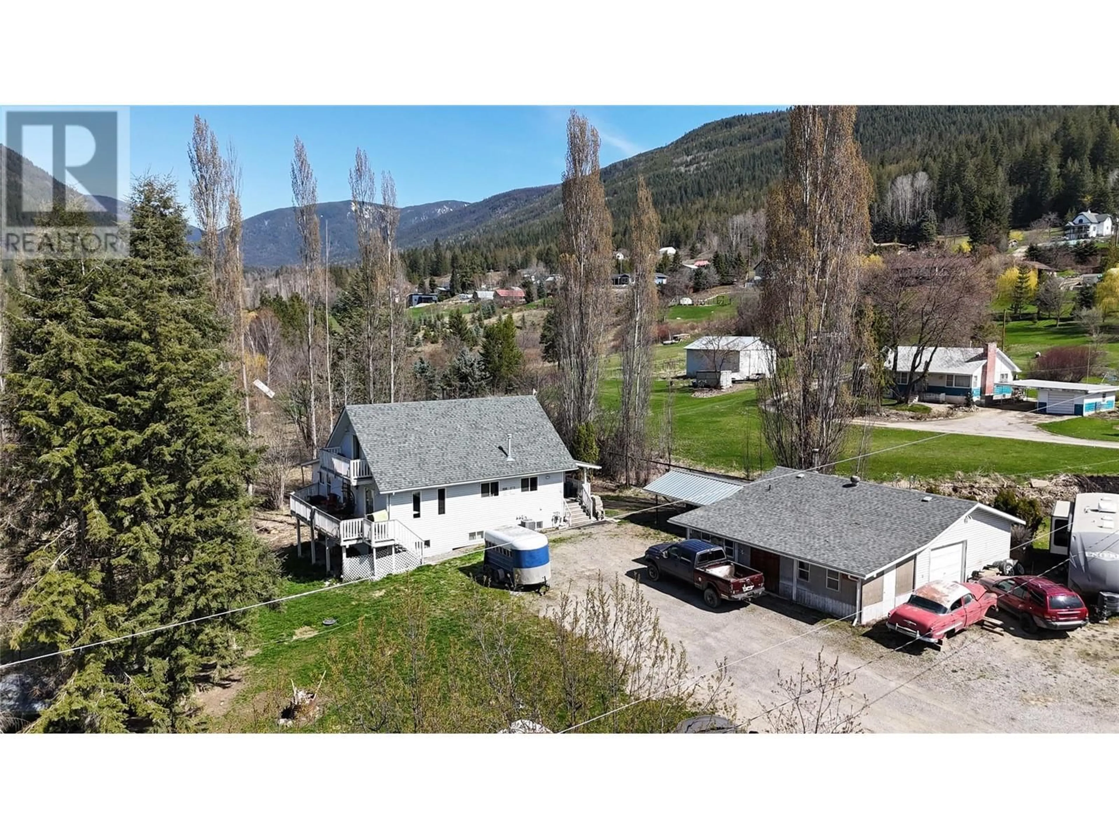 A pic from outside/outdoor area/front of a property/back of a property/a pic from drone, mountain view for 610 WYNNDEL ROAD, Wynndel British Columbia V0B2N1