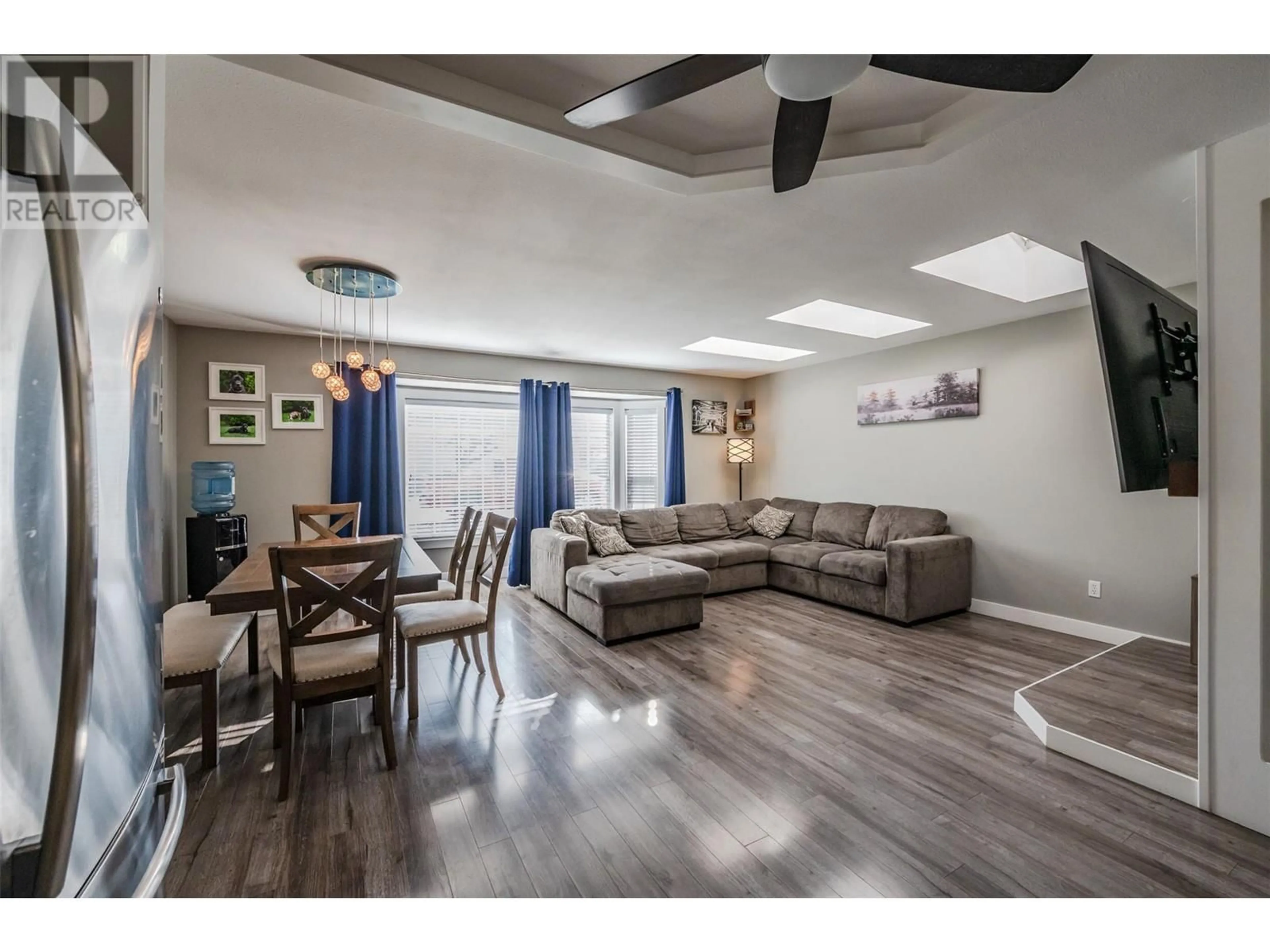 Living room with furniture, wood/laminate floor for 1179 QUEEN STREET, Penticton British Columbia V2A4R6