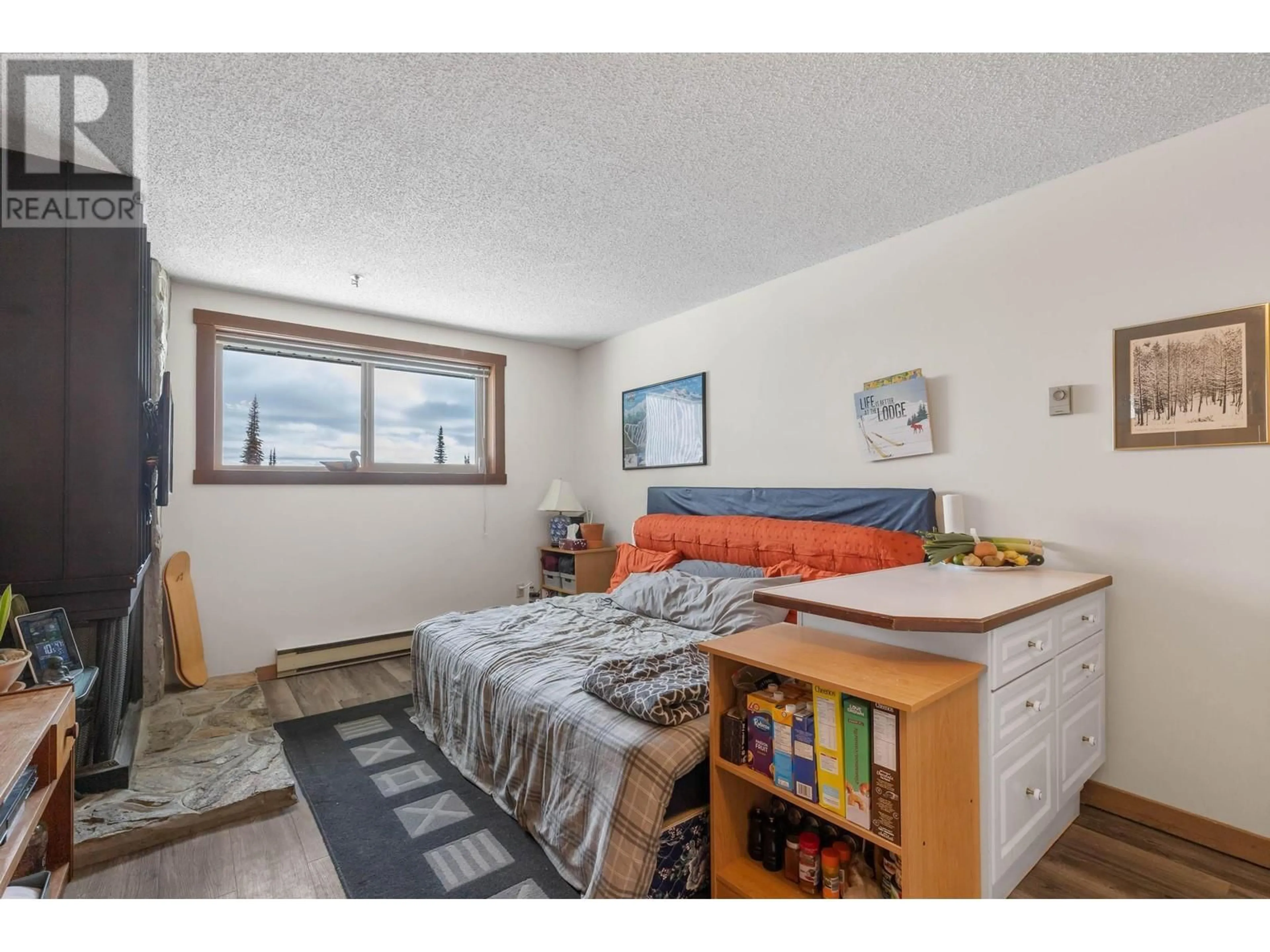 Bedroom with bed, unknown for 502 - 7470 PORCUPINE ROAD, Big White British Columbia V1P1P3