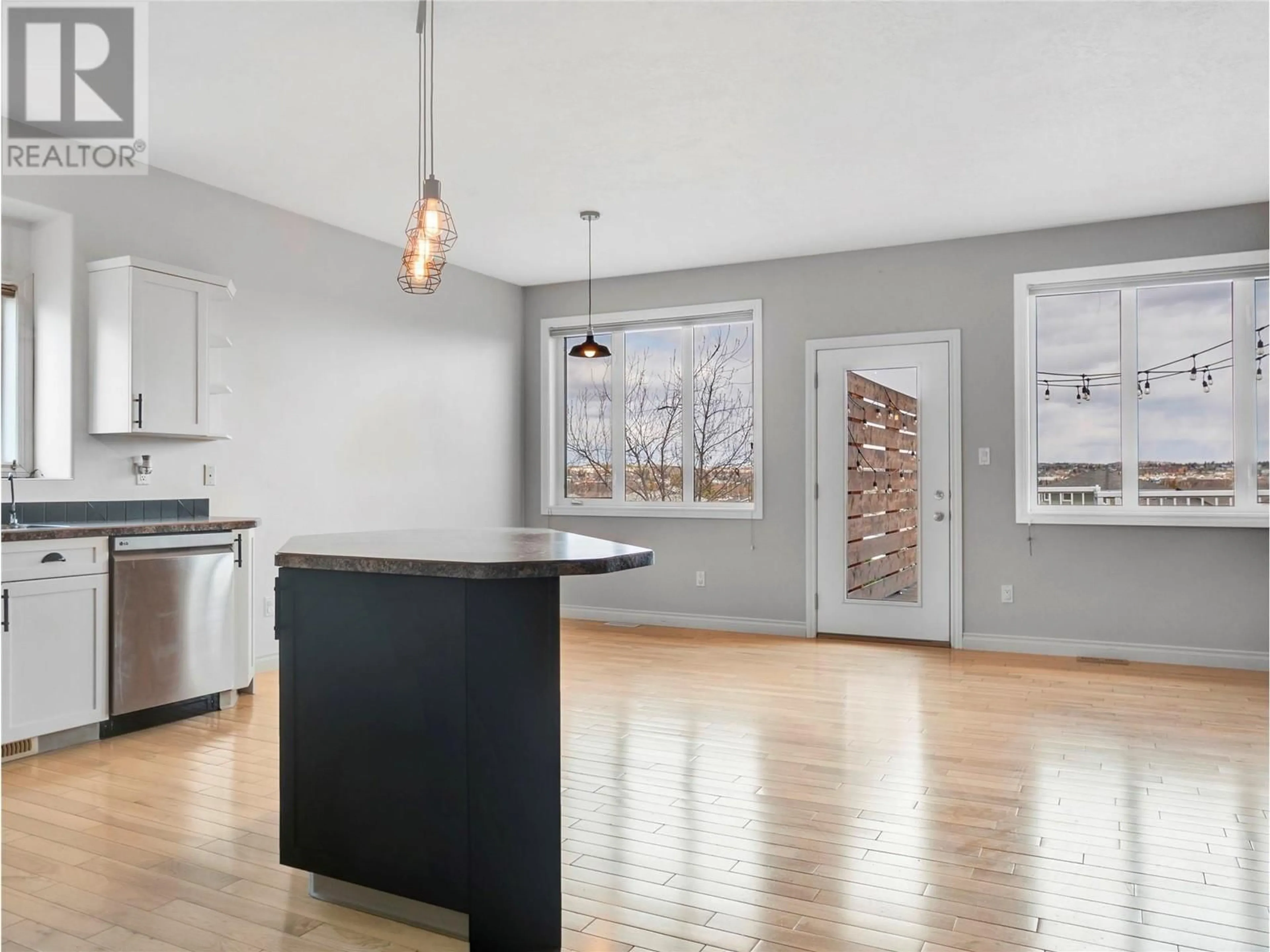 Open concept kitchen, unknown for 1808 110 AVENUE, Dawson Creek British Columbia V1G0A3