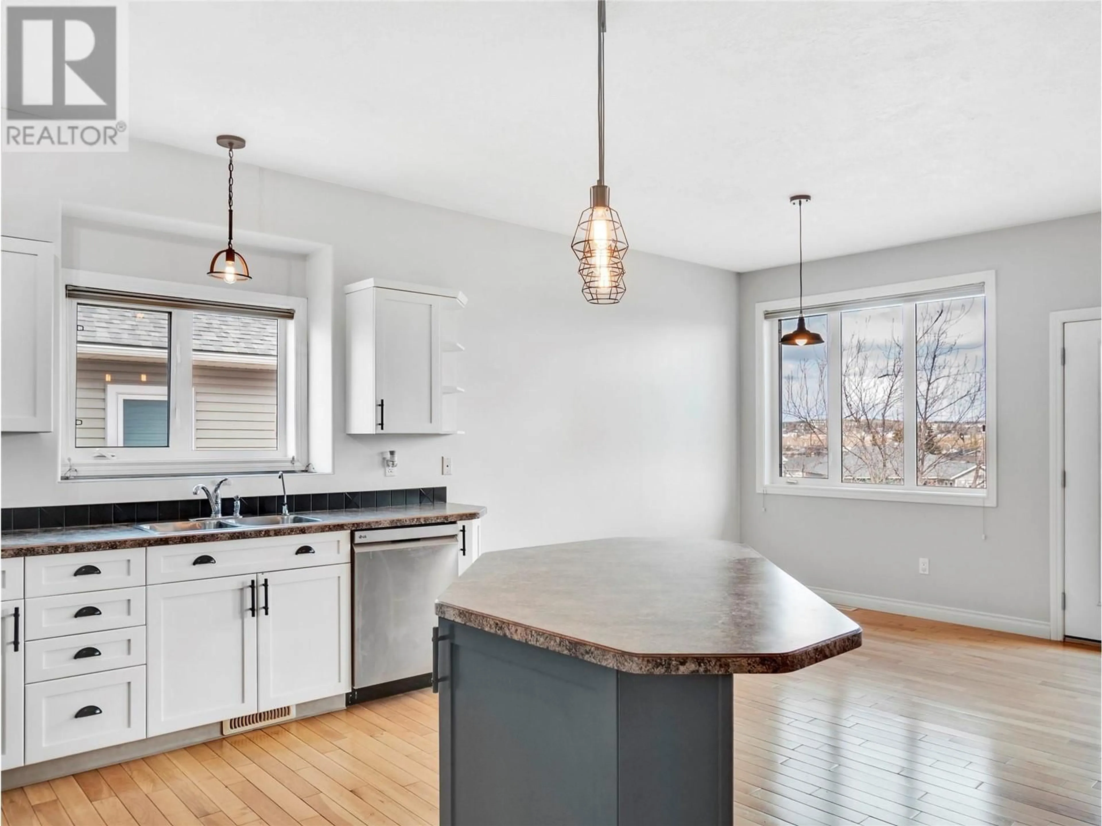 Open concept kitchen, unknown for 1808 110 AVENUE, Dawson Creek British Columbia V1G0A3