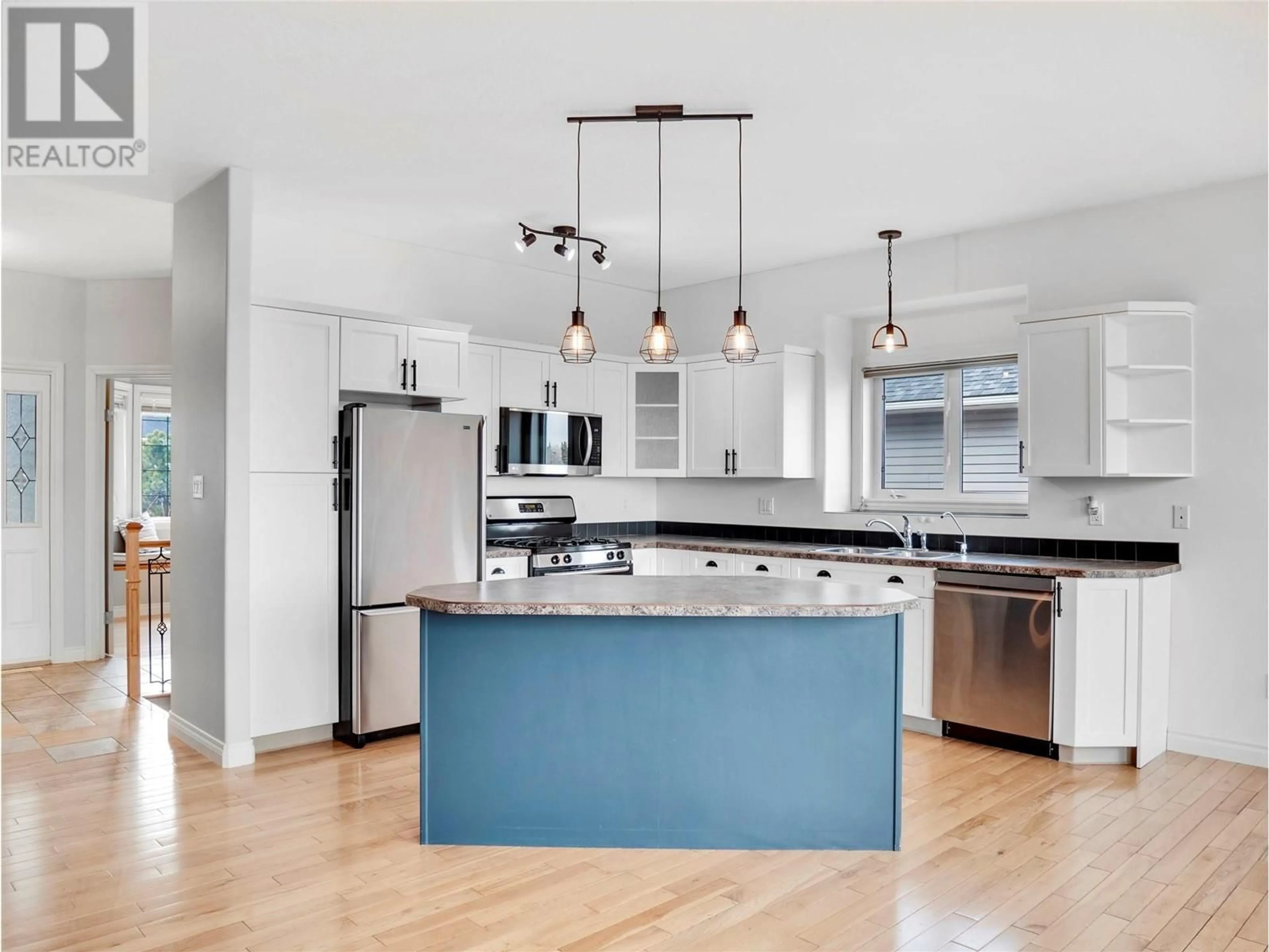Open concept kitchen, unknown for 1808 110 AVENUE, Dawson Creek British Columbia V1G0A3