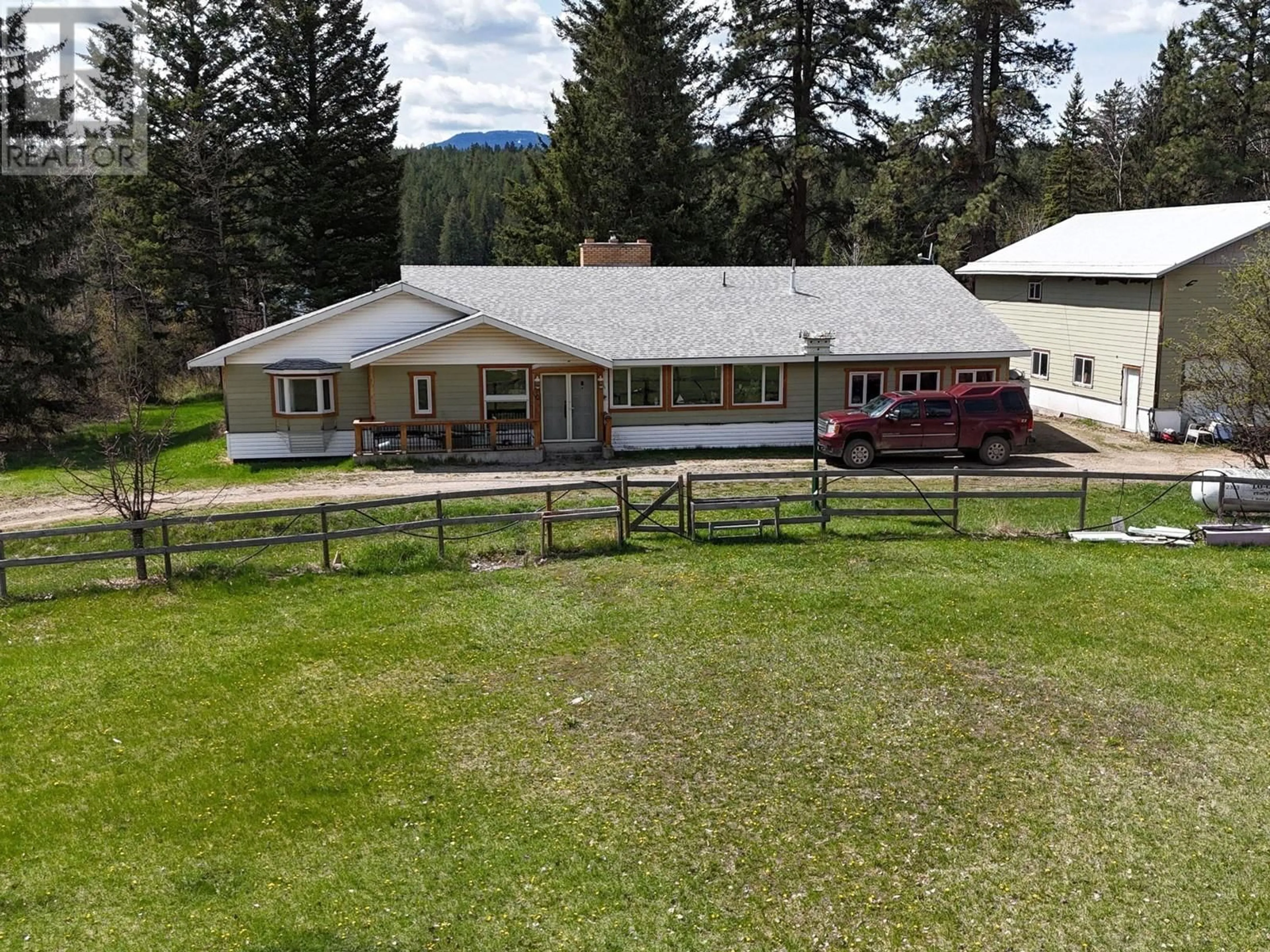A pic from outside/outdoor area/front of a property/back of a property/a pic from drone, mountain view for 2325 WARDNER FORT STEELE ROAD, Fort Steele British Columbia V0B1N0