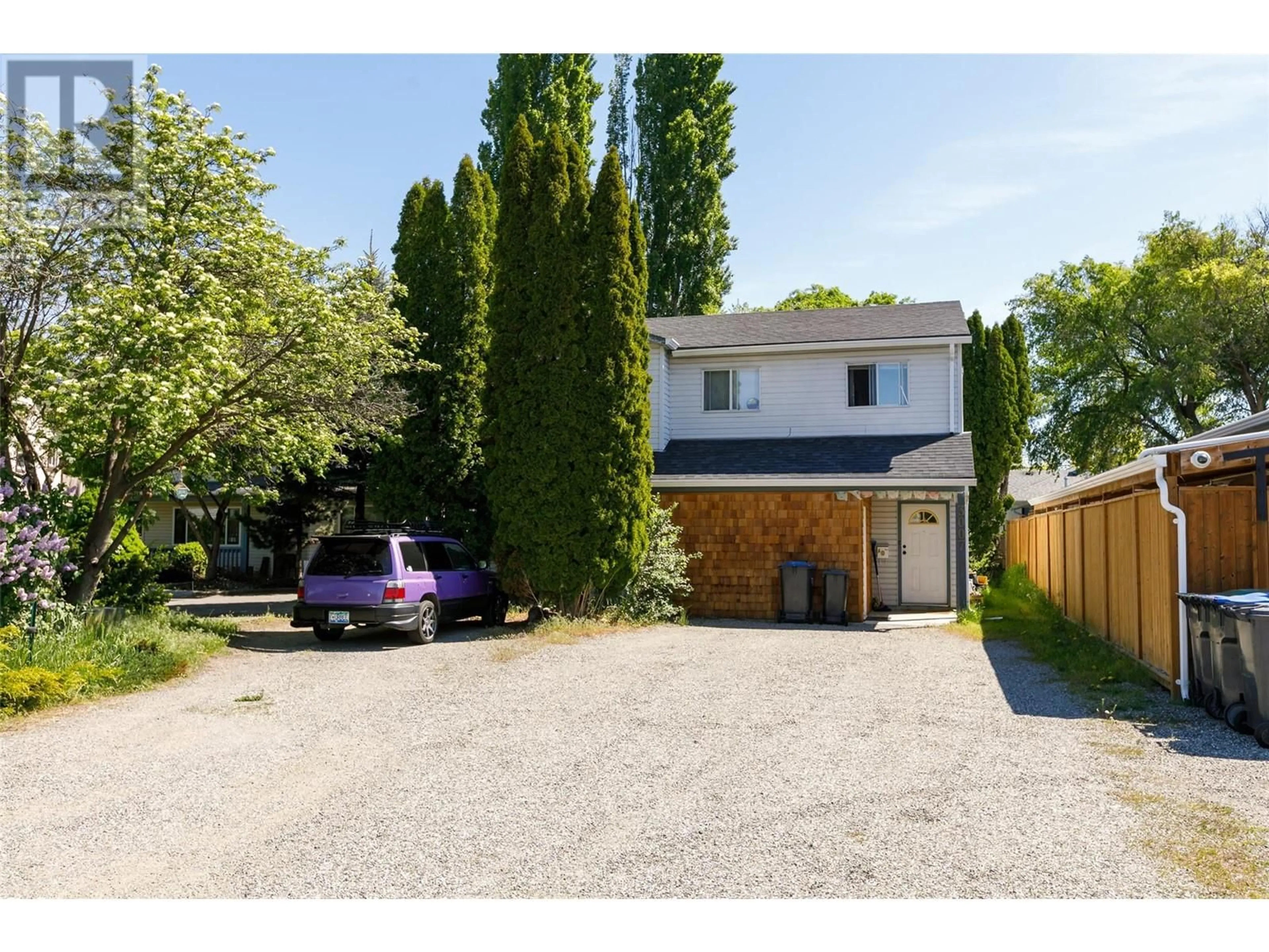 A pic from outside/outdoor area/front of a property/back of a property/a pic from drone, street for 3007 LOWE COURT, Kelowna British Columbia V1Y8L3