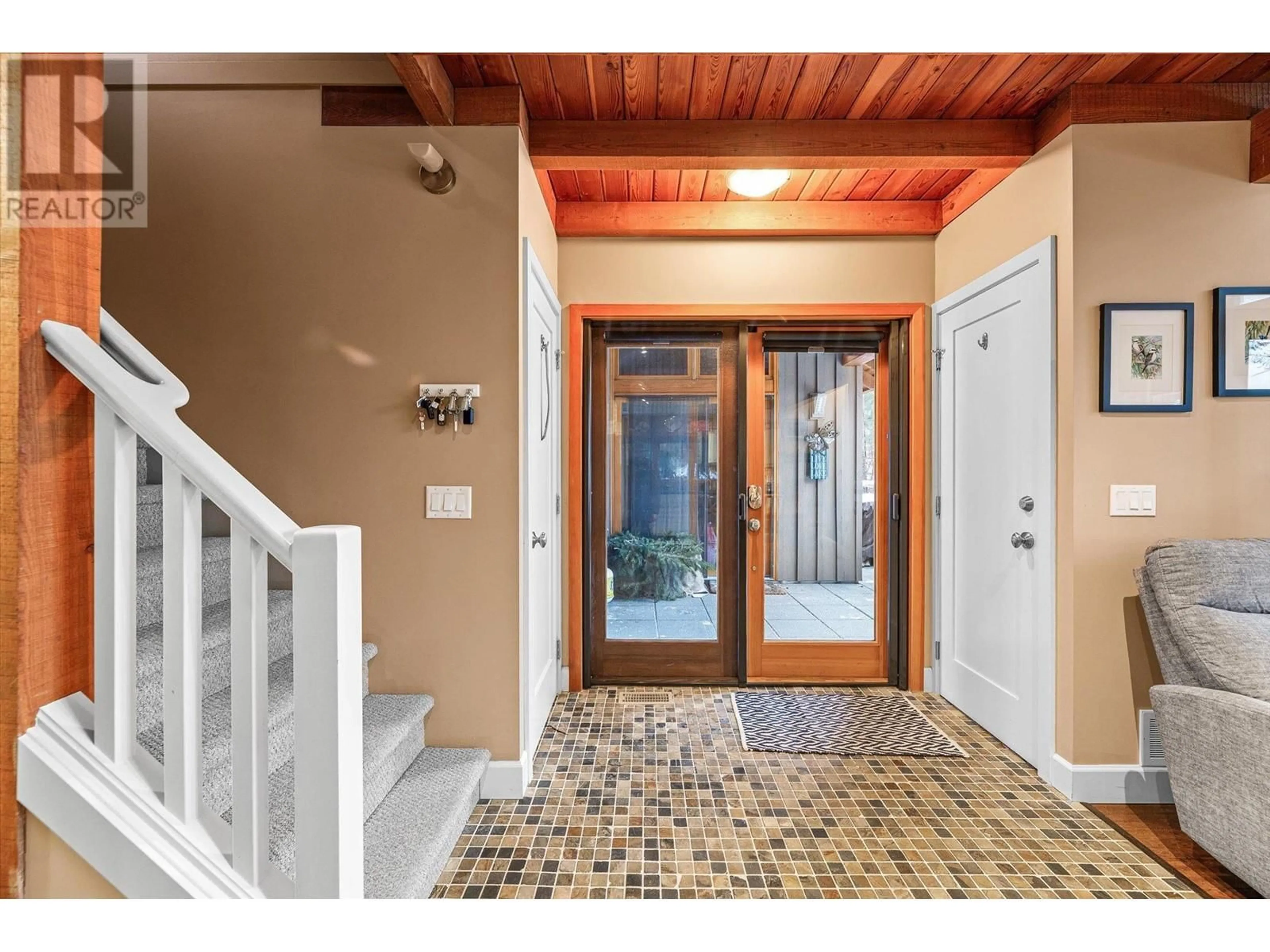 Indoor entryway for 33 - 9845 EASTSIDE ROAD, Vernon British Columbia V1H1Z2