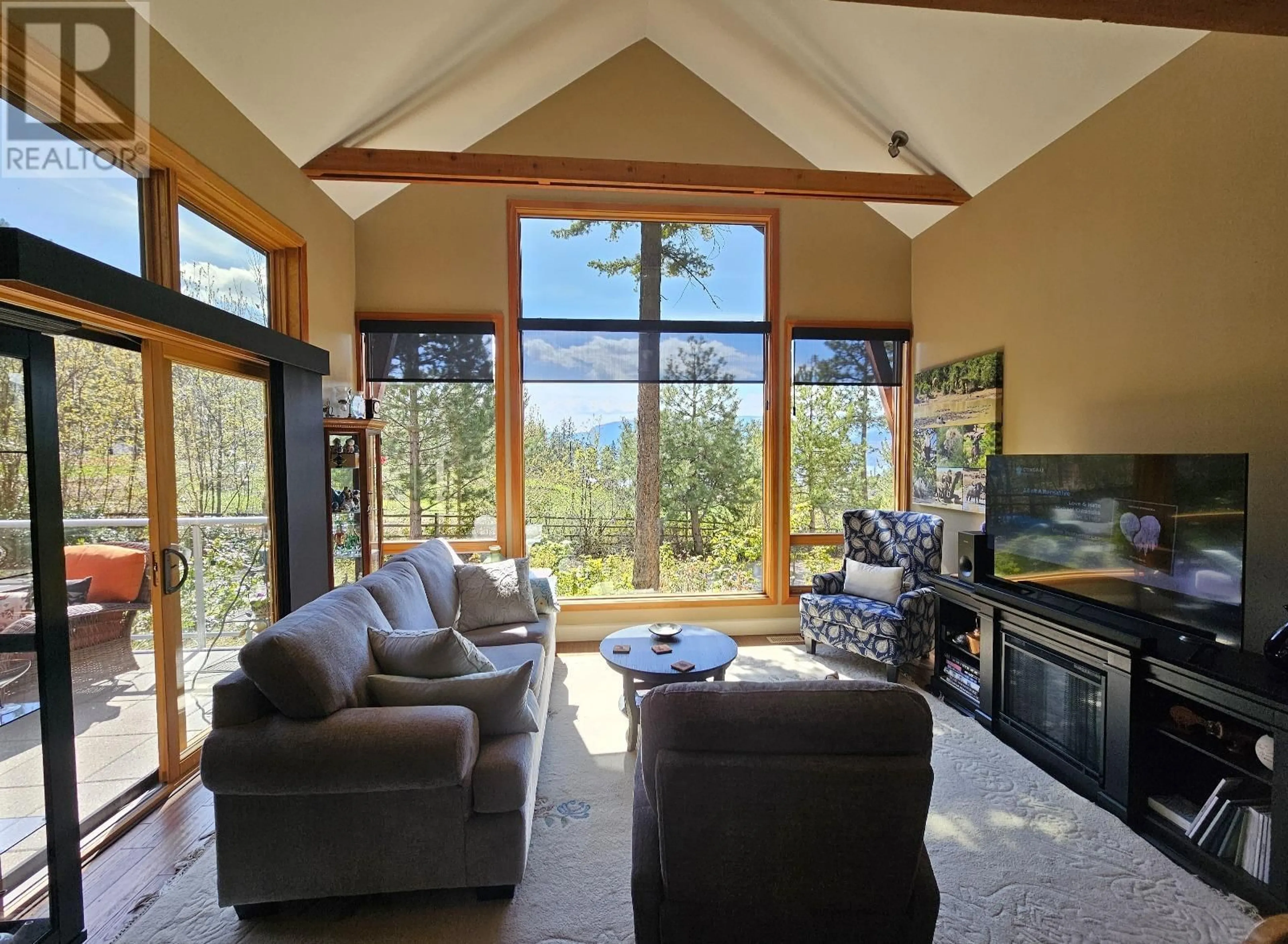 Living room with furniture, unknown for 33 - 9845 EASTSIDE ROAD, Vernon British Columbia V1H1Z2