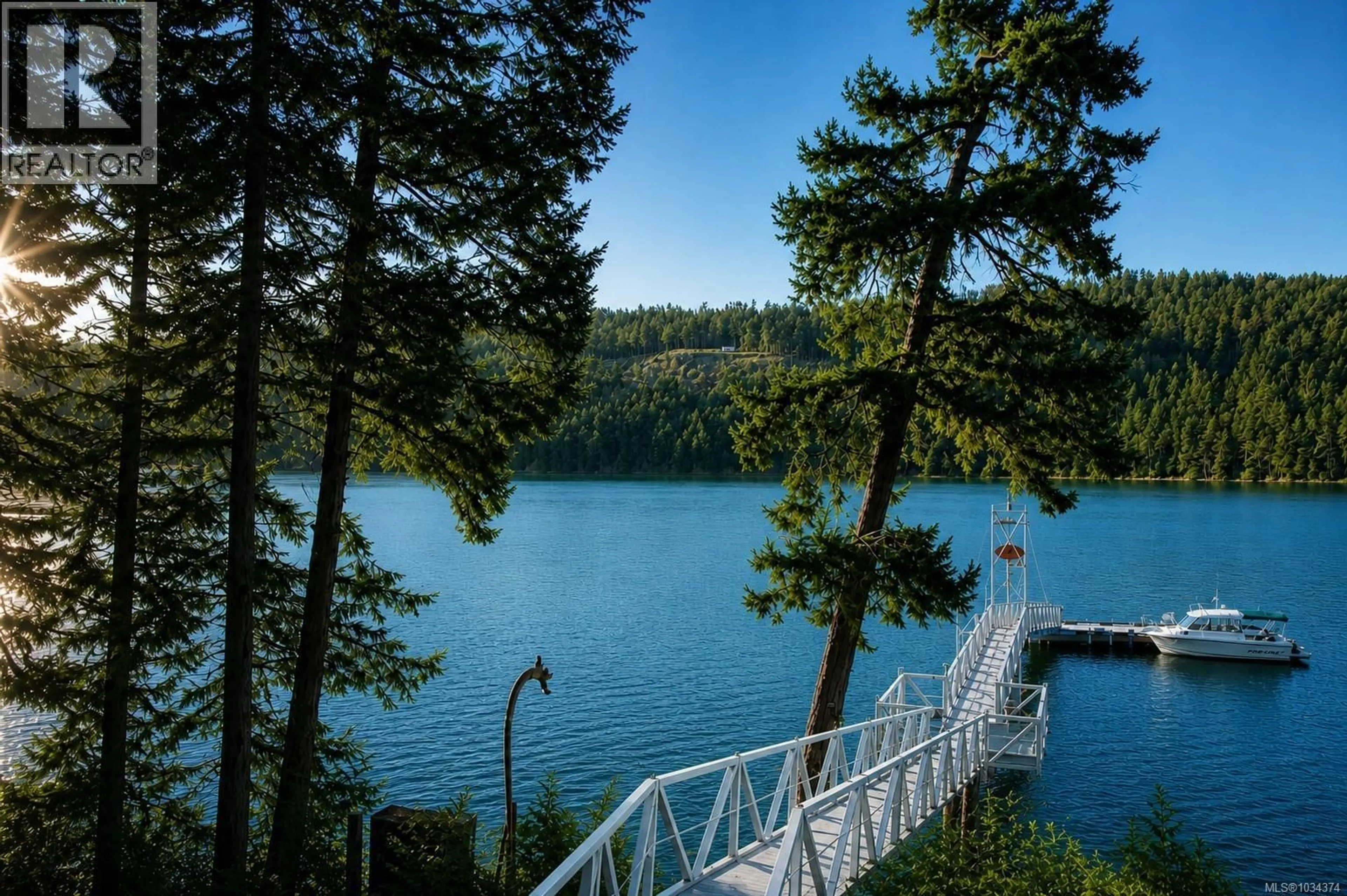 Patio, water/lake/river/ocean view for 558 WEATHERS WAY, Mudge Island British Columbia V0R1X6