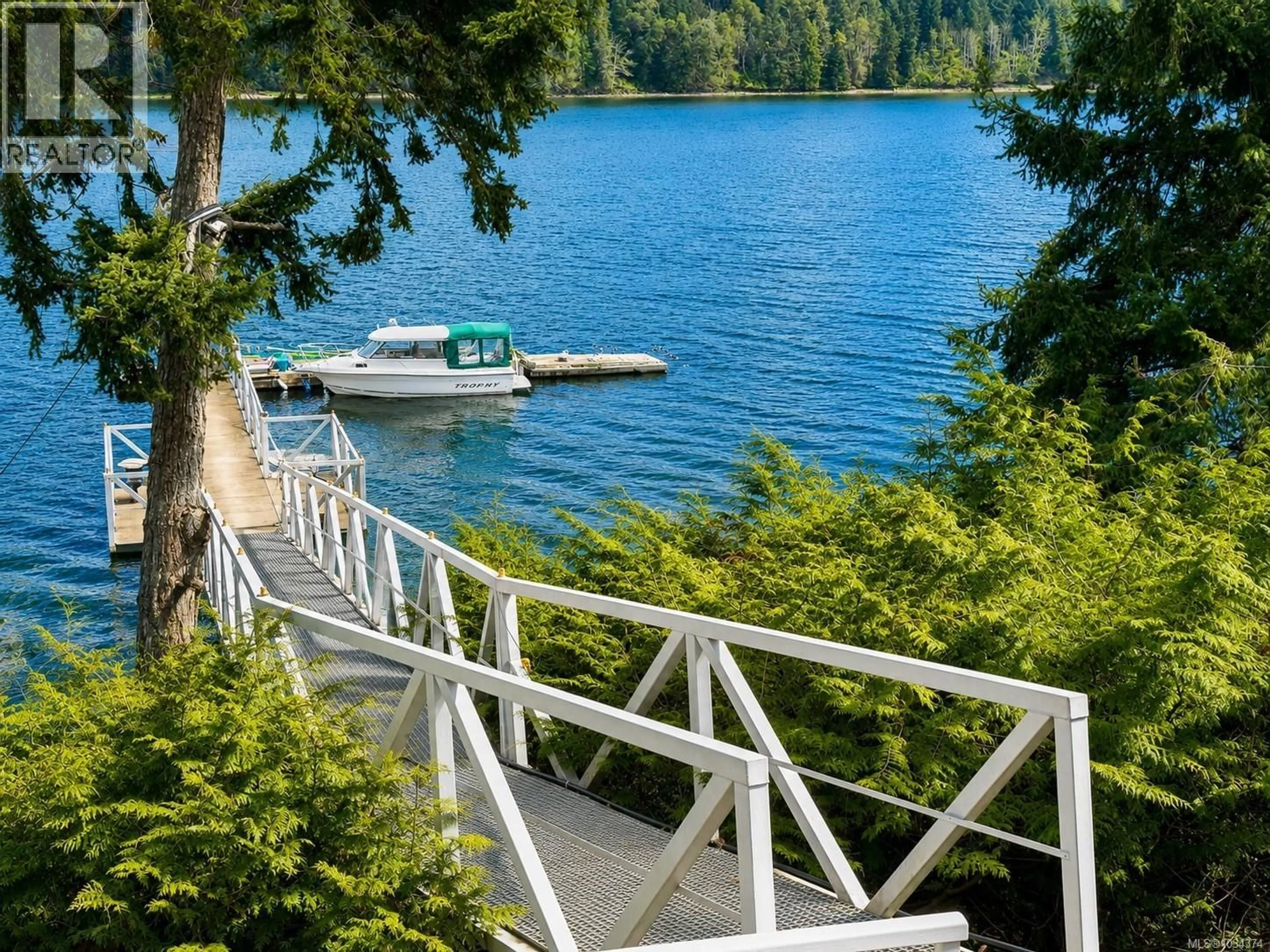 Patio, water/lake/river/ocean view for 558 WEATHERS WAY, Mudge Island British Columbia V0R1X6