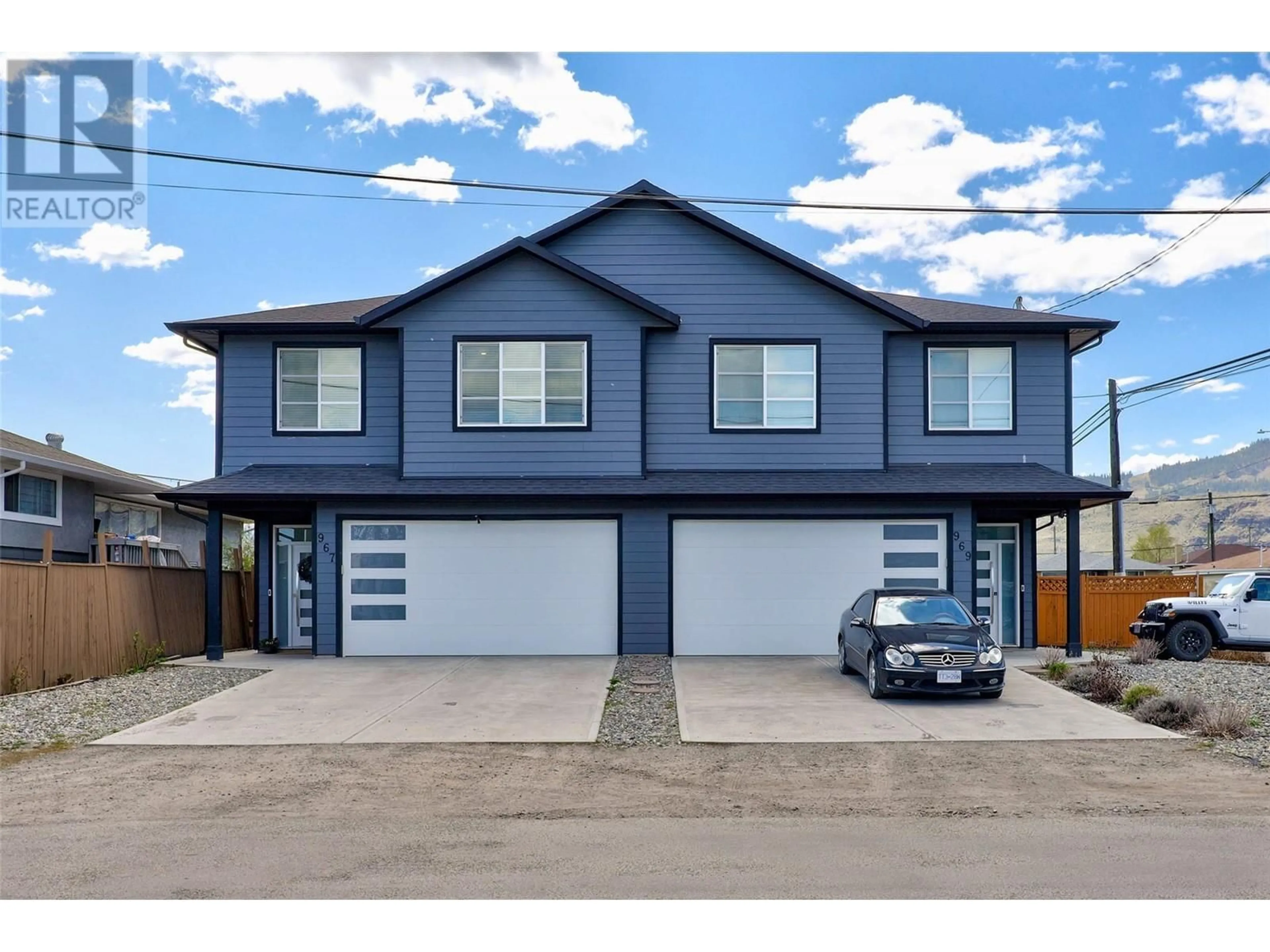 Home with vinyl exterior material, street for 967 LETHBRIDGE AVENUE, Kamloops British Columbia V2B1X9