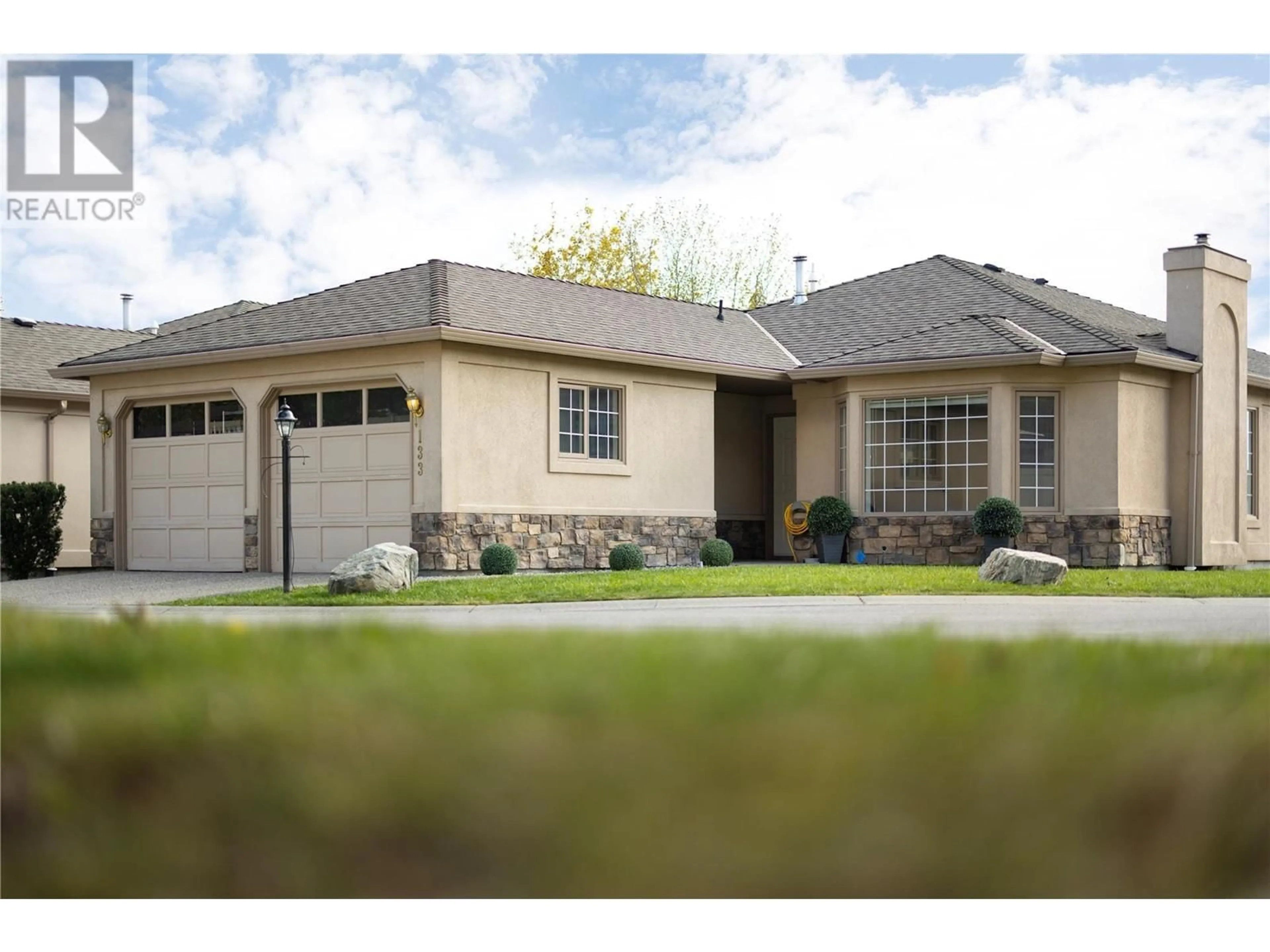 Home with vinyl exterior material, street for 133 - 595 YATES ROAD, Kelowna British Columbia V1V1P8
