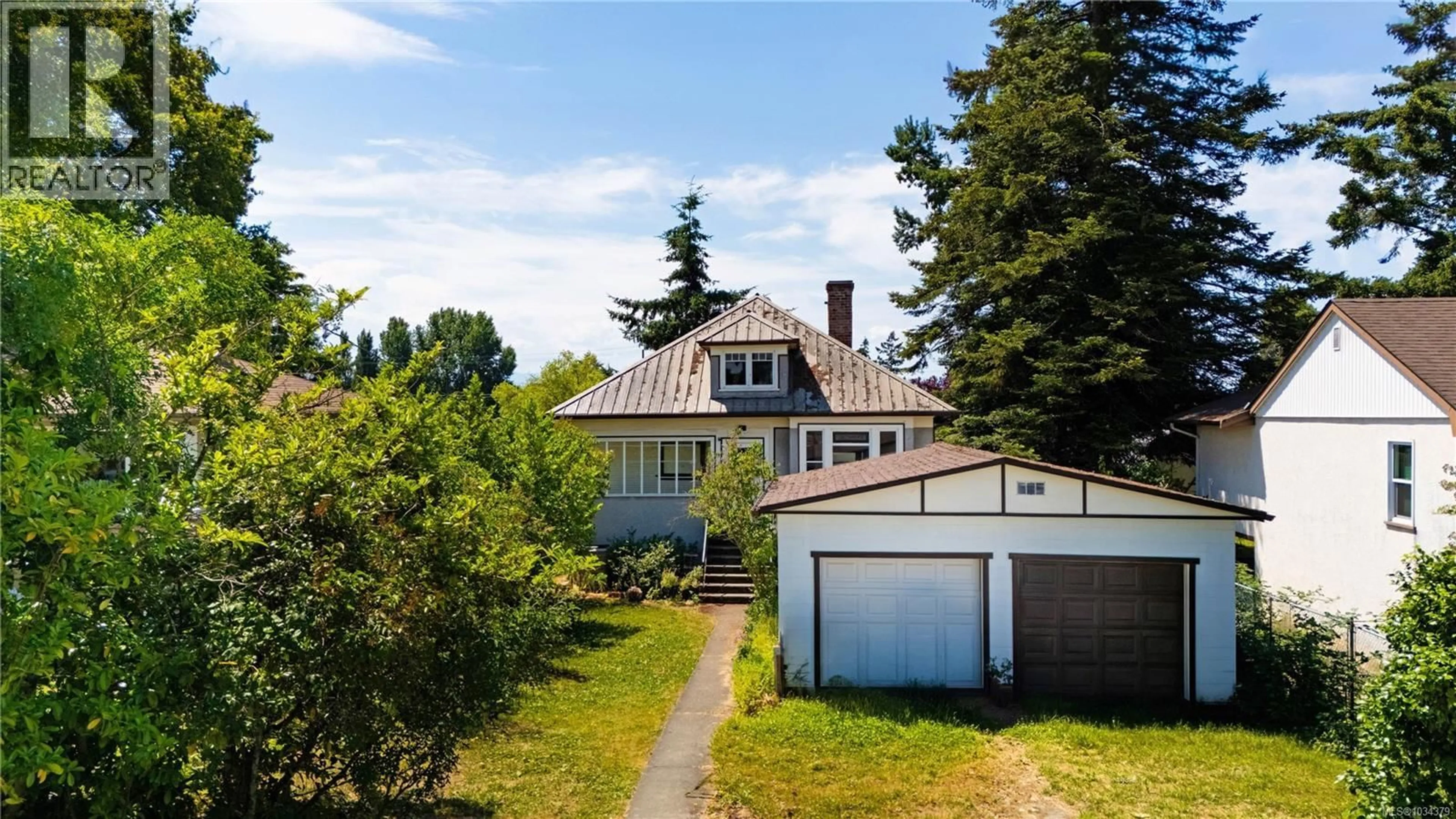 A pic from outside/outdoor area/front of a property/back of a property/a pic from drone, street for 95 SIMS AVENUE, Saanich British Columbia V8Z1J9
