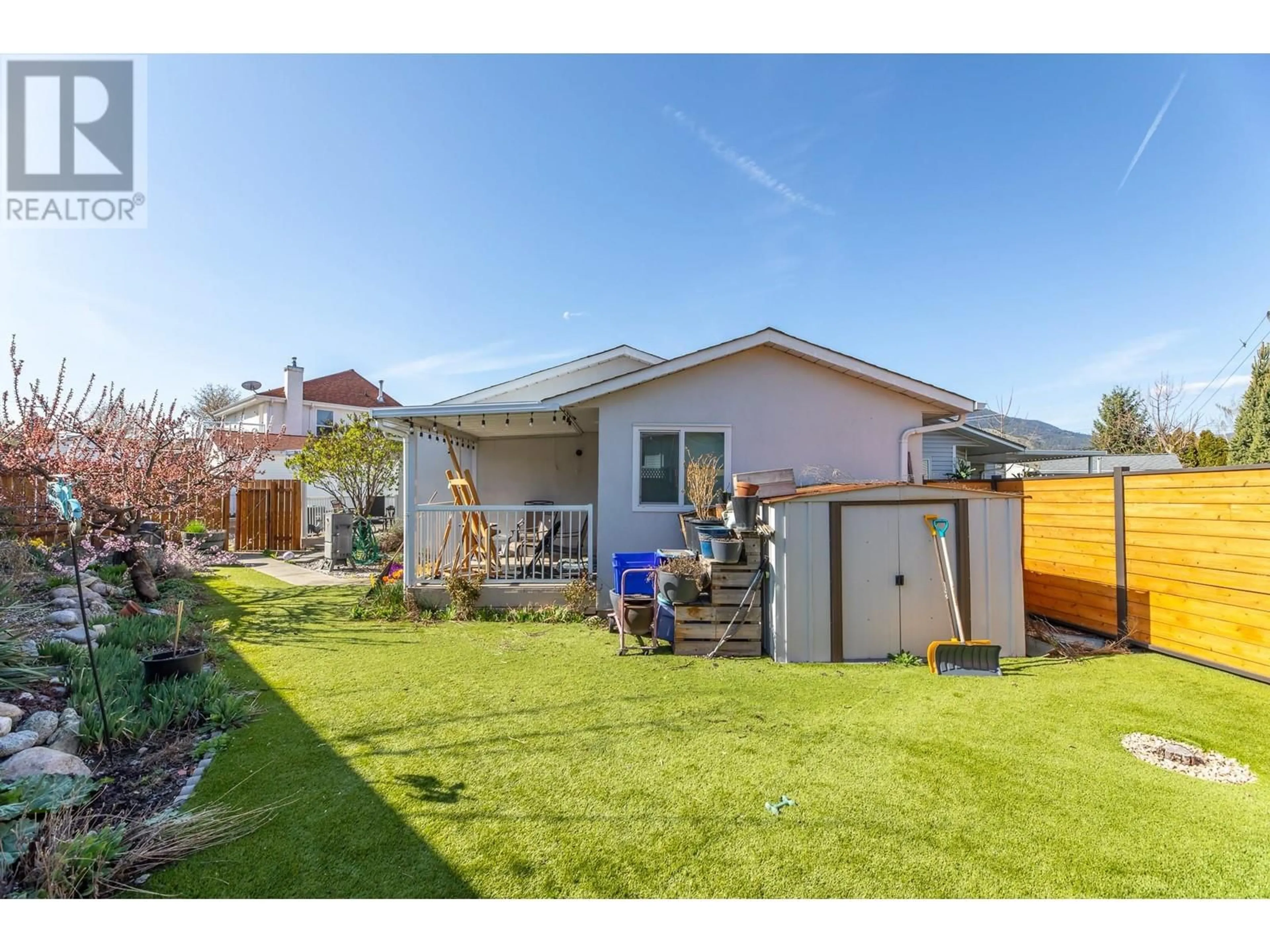 A pic from outside/outdoor area/front of a property/back of a property/a pic from drone, street for 162 COLDRON COURT, Penticton British Columbia V2A8G9