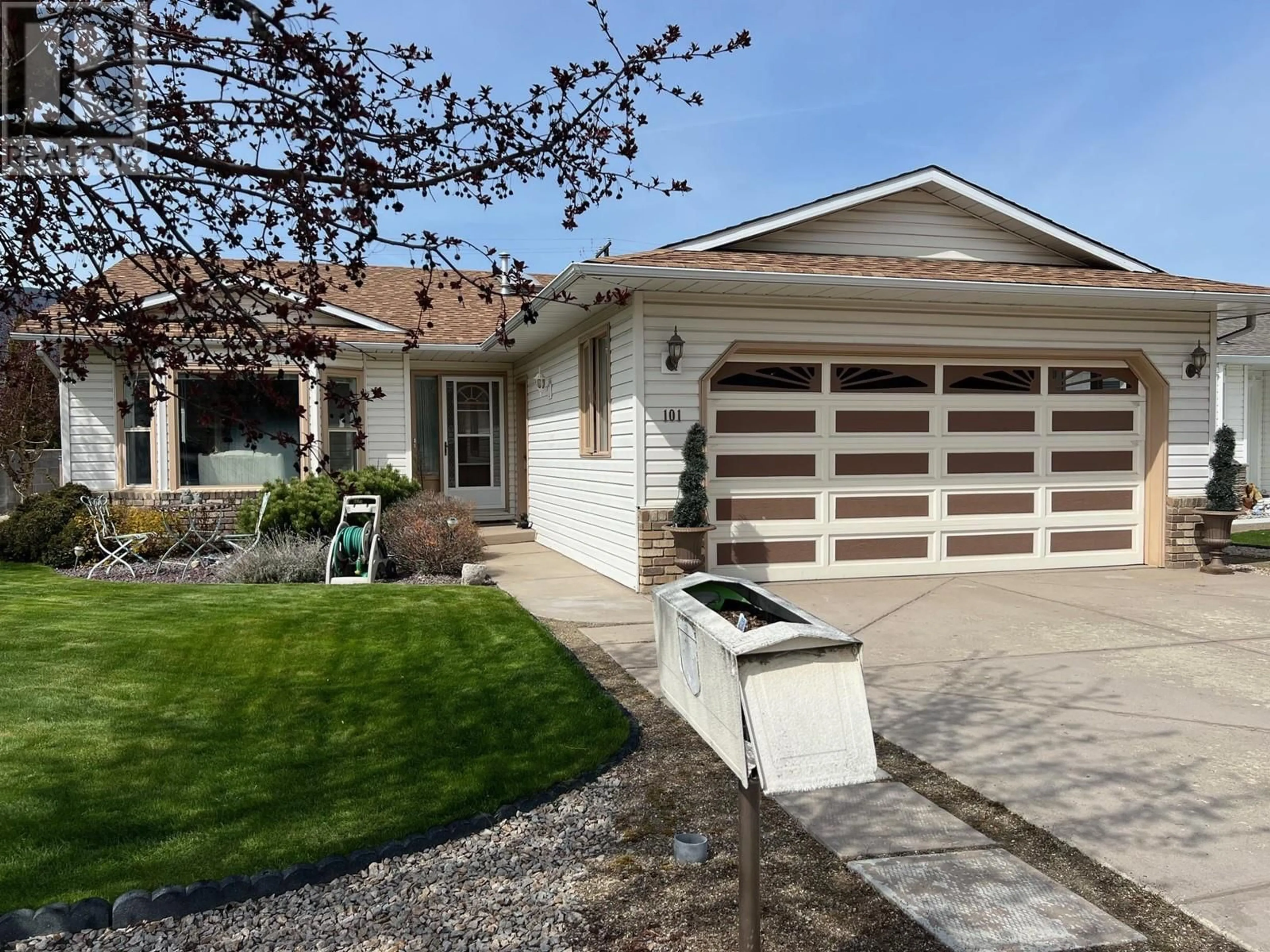 Home with vinyl exterior material, street for 101 1ST STREET, Vernon British Columbia V1H1Z1