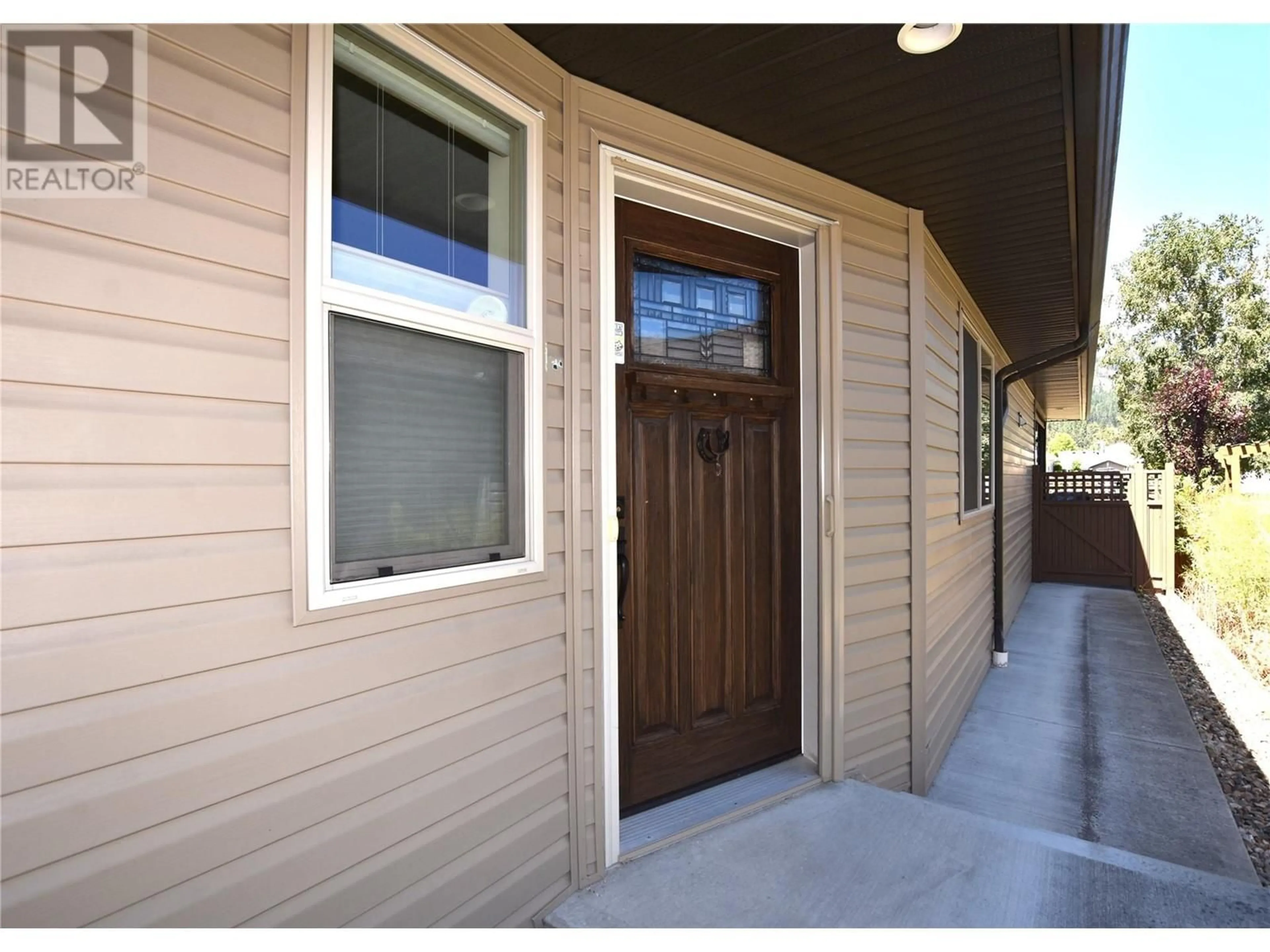 Indoor entryway for 494 KINGFISHER AVENUE, Vernon British Columbia V1H2A1