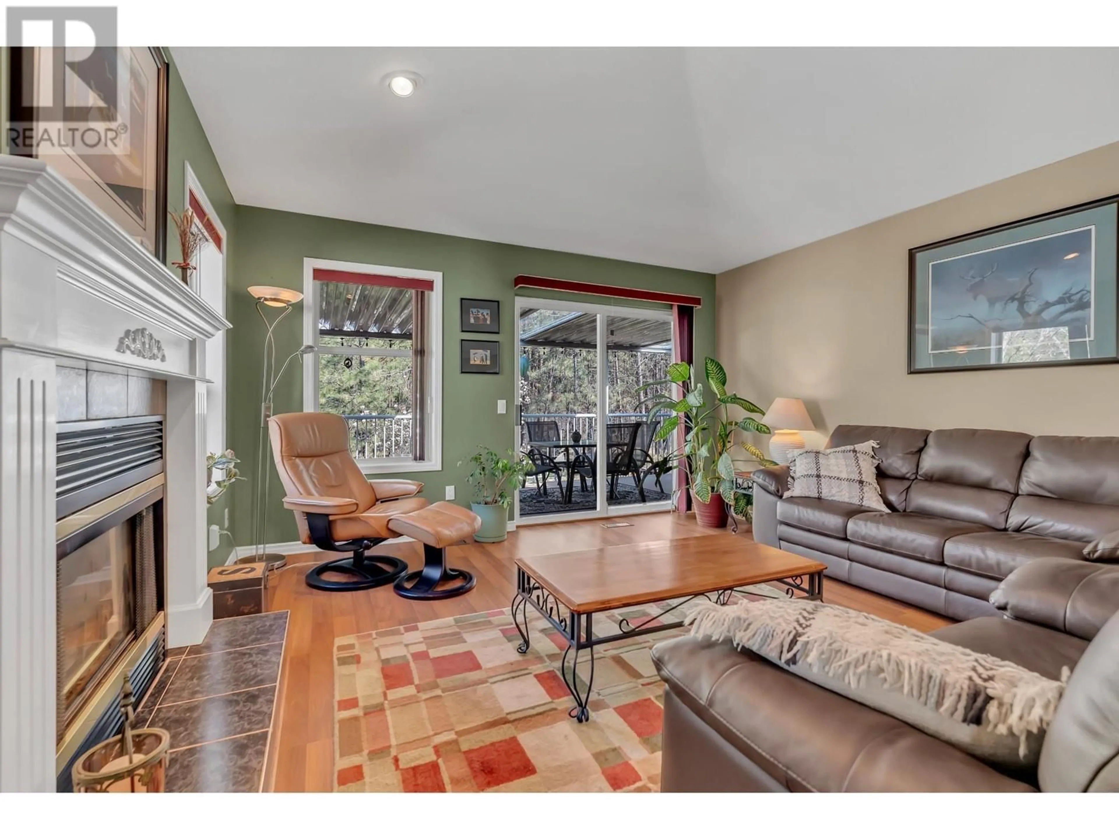 Living room with furniture, unknown for 3008 QUAIL CRESCENT, Kelowna British Columbia V1V1Z8