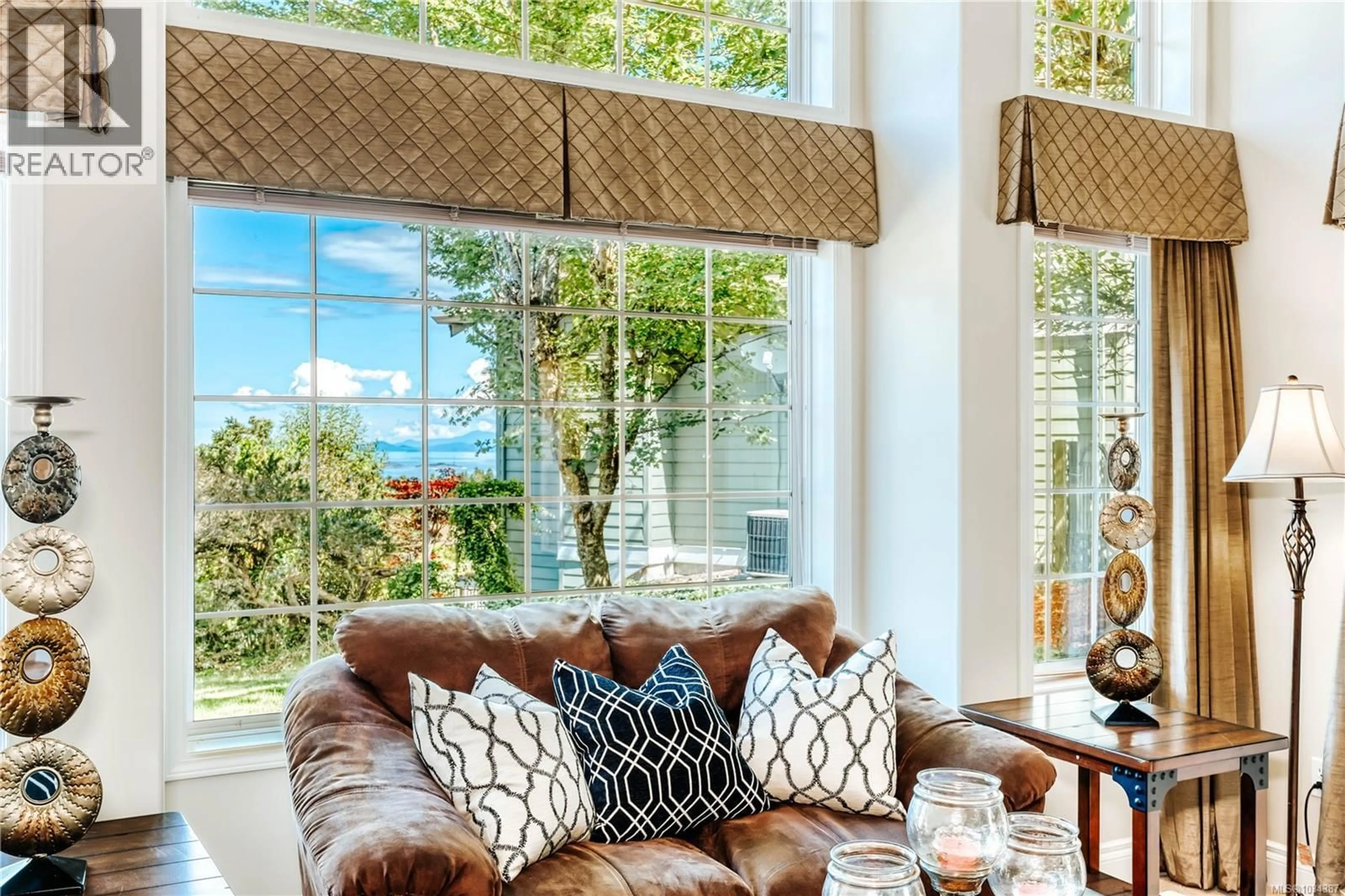 Living room with furniture, unknown for 5352 COASTVIEW PLACE, Nanaimo British Columbia V9T5Z9