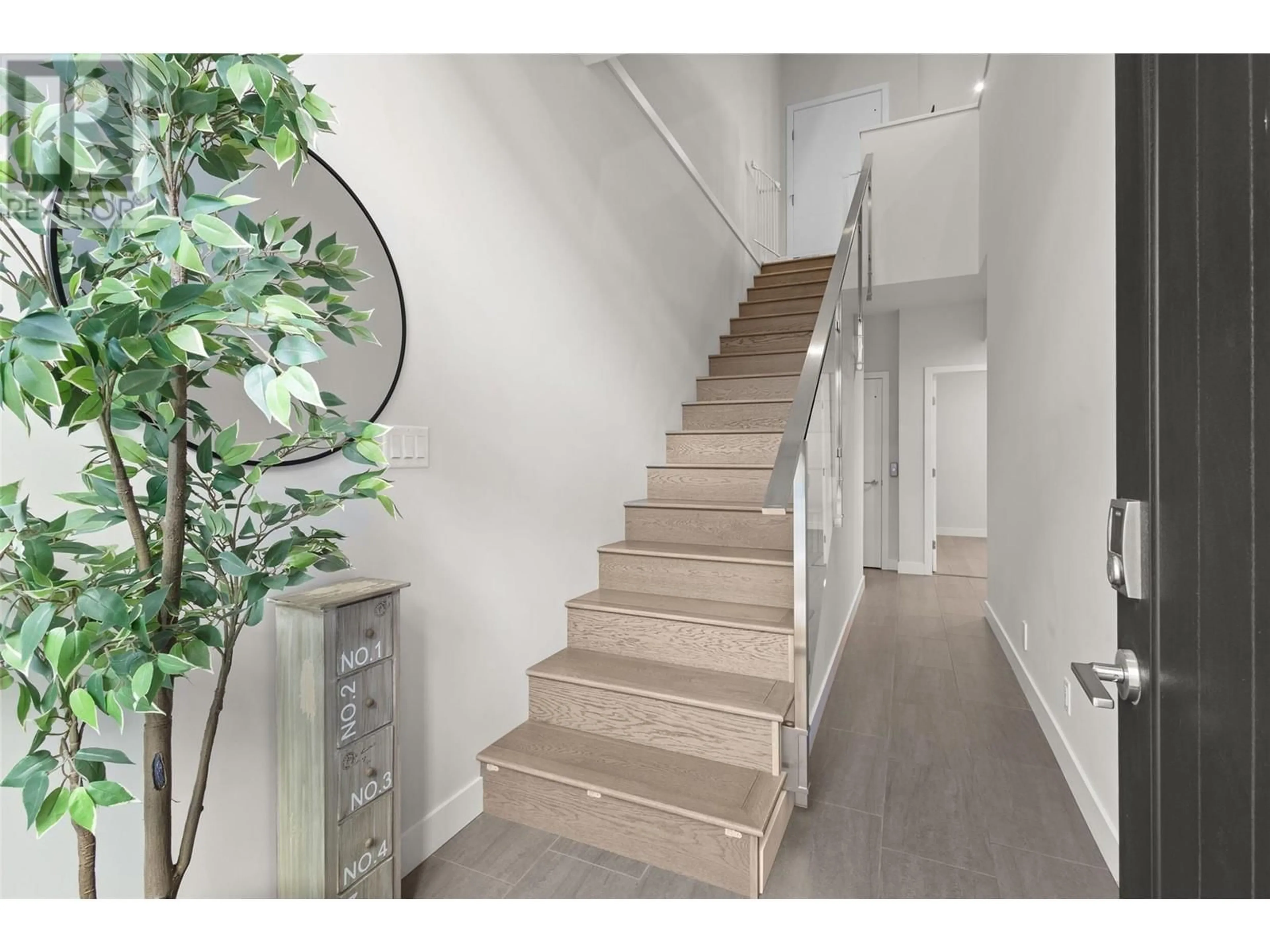 Stairs for 3 - 3719 WOODSDALE ROAD, Lake Country British Columbia V4V1X2