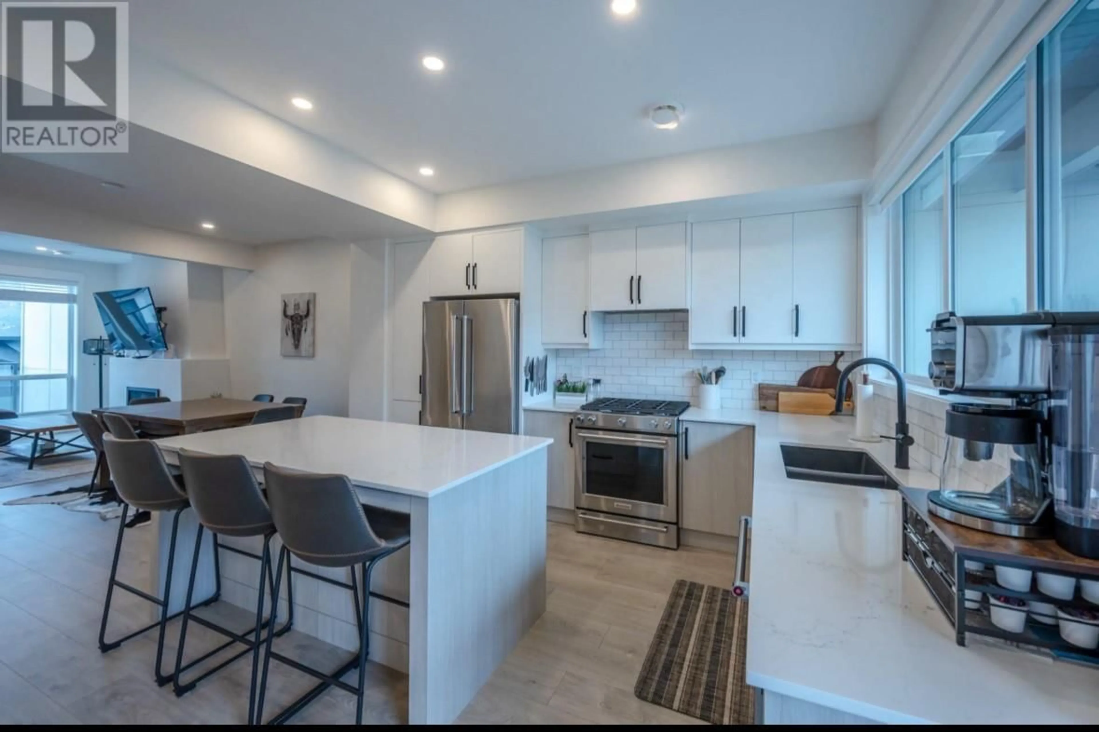 Open concept kitchen, ceramic/tile floor for 44 - 8000 VEDETTE DRIVE, Osoyoos British Columbia V0H1V2