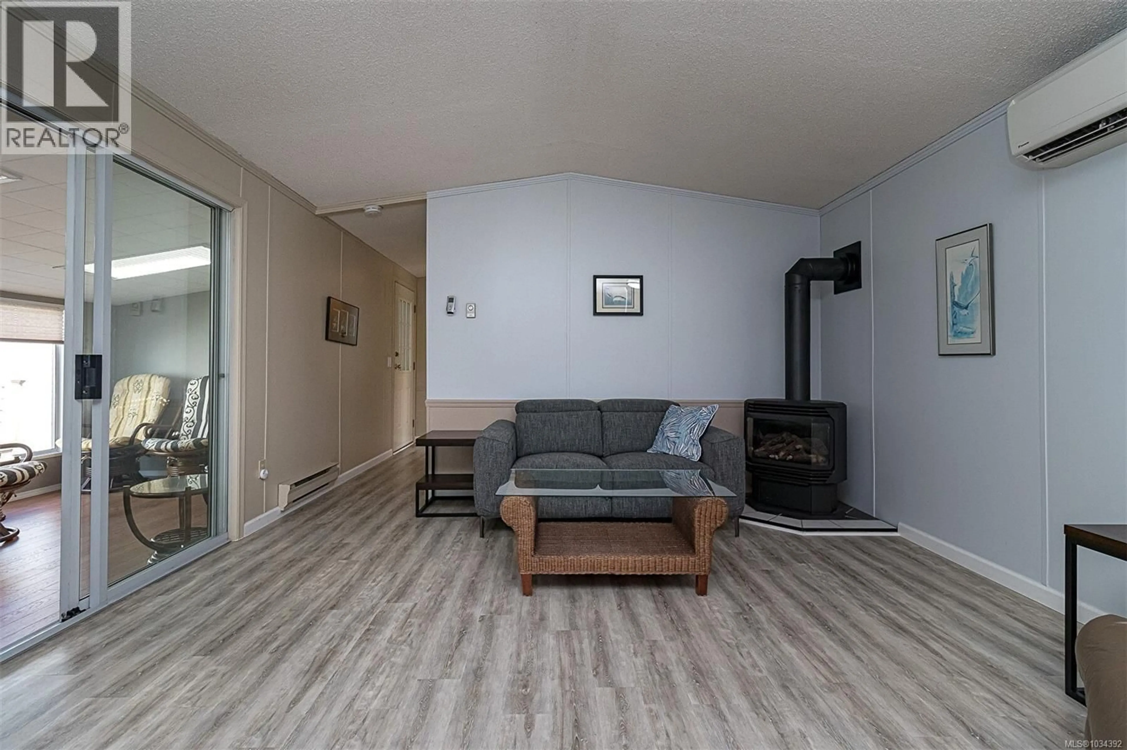 Living room with furniture, wood/laminate floor for 84 - 7583 CENTRAL SAANICH ROAD, Central Saanich British Columbia V8M2B6