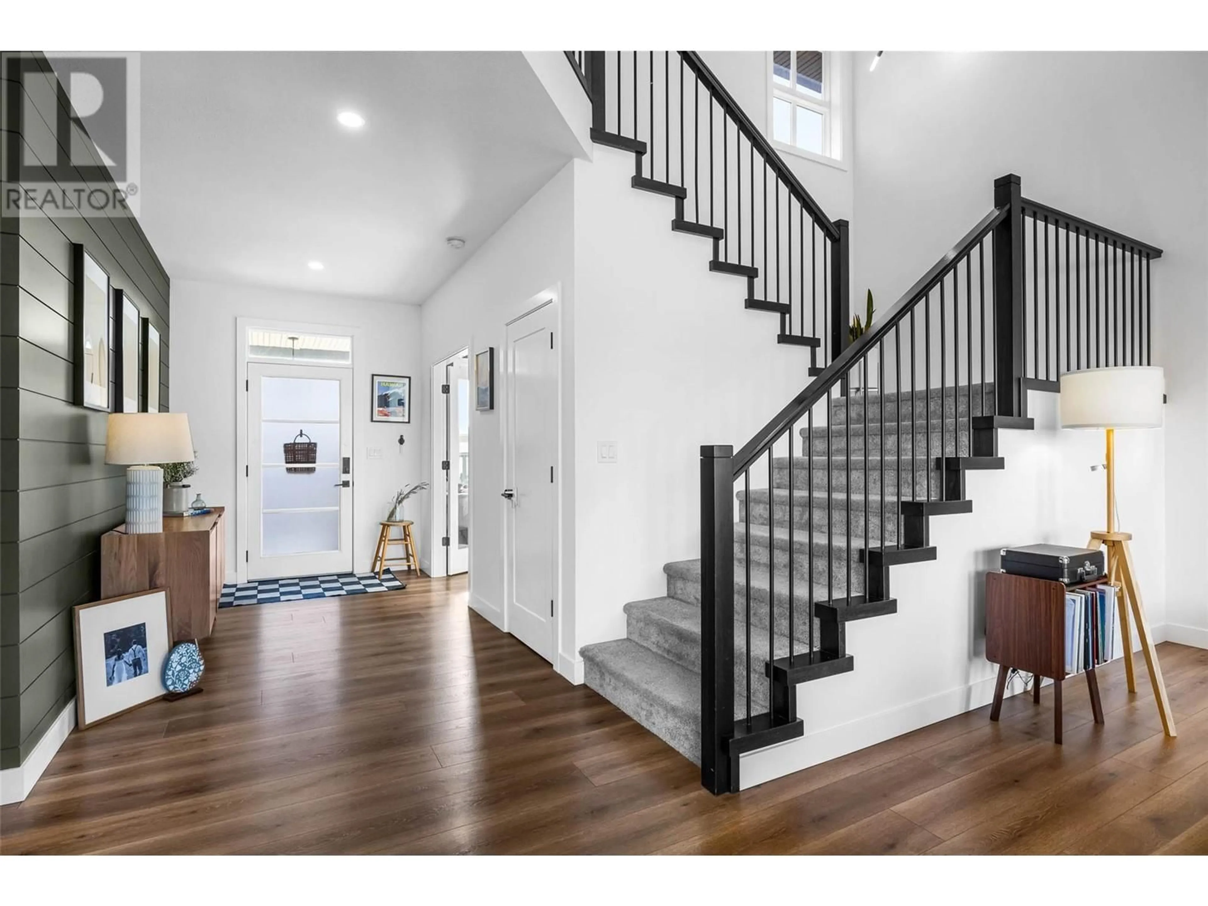 Indoor entryway for 353 RUE CHEVAL NOIR OTHER, Kamloops British Columbia V1S0G2