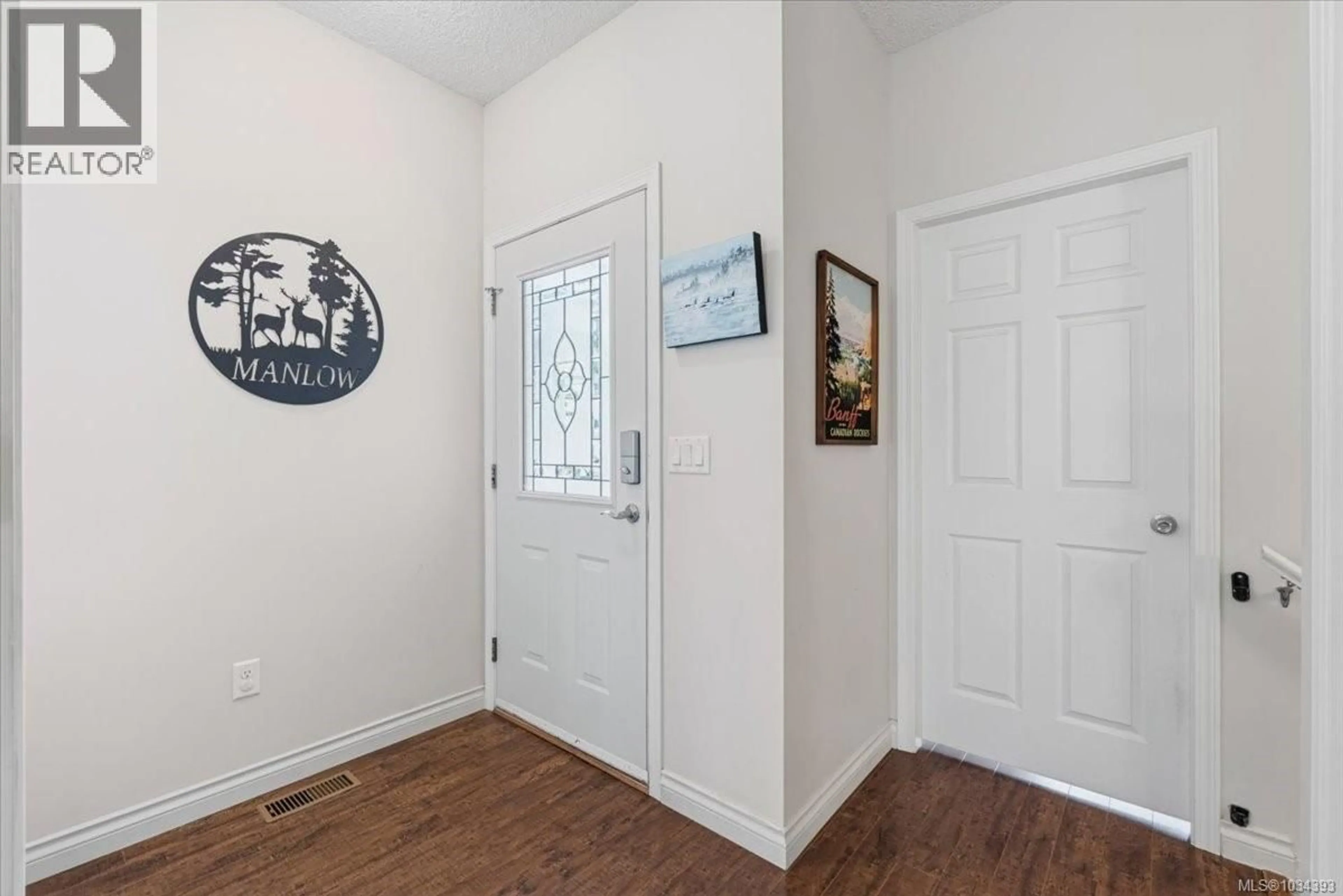 Indoor entryway for 470 ALPEN WAY, Nanaimo British Columbia V9R0B9