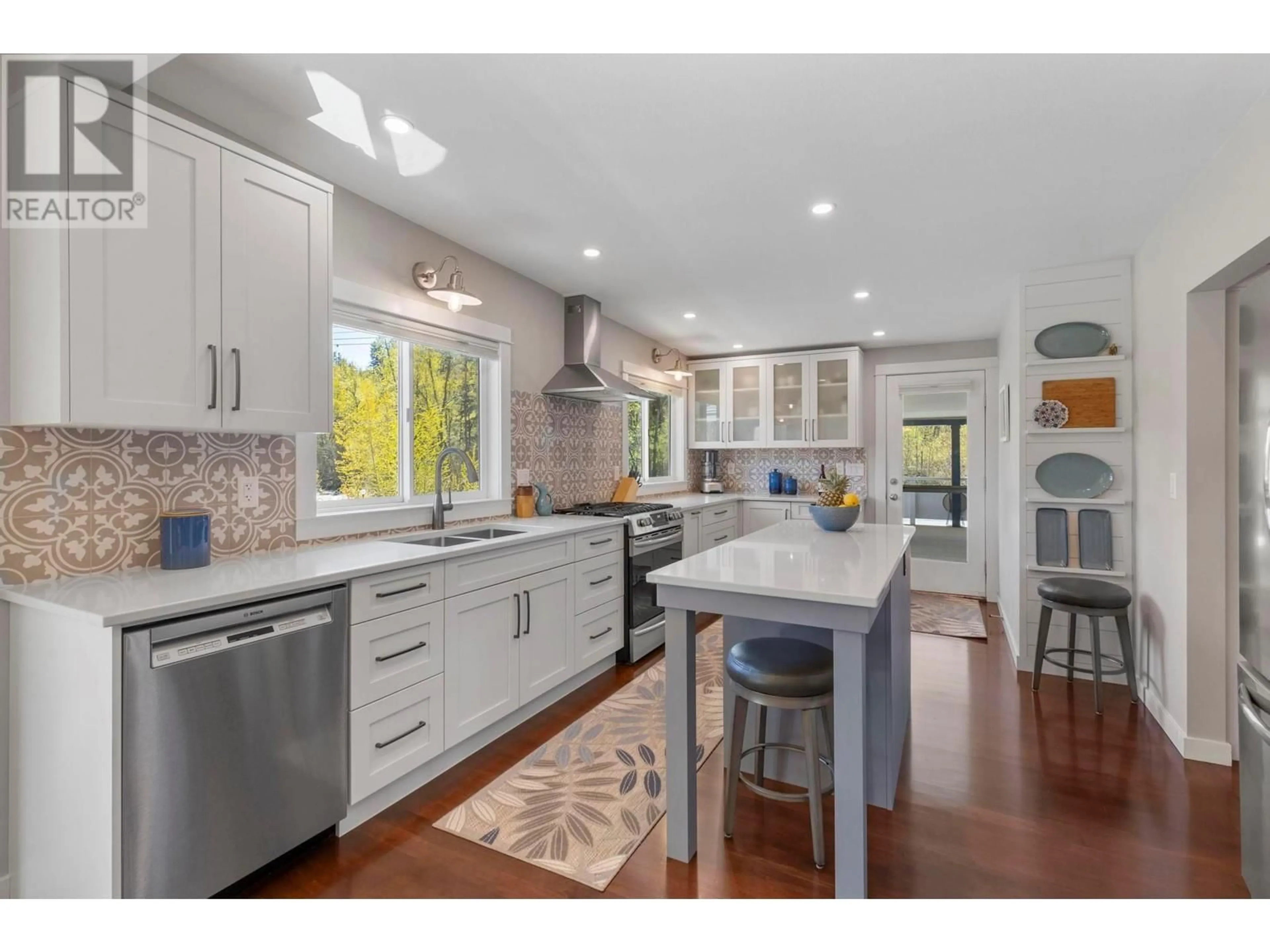 Open concept kitchen, unknown for 980 GERSTMAR ROAD, Kelowna British Columbia V1X4B8