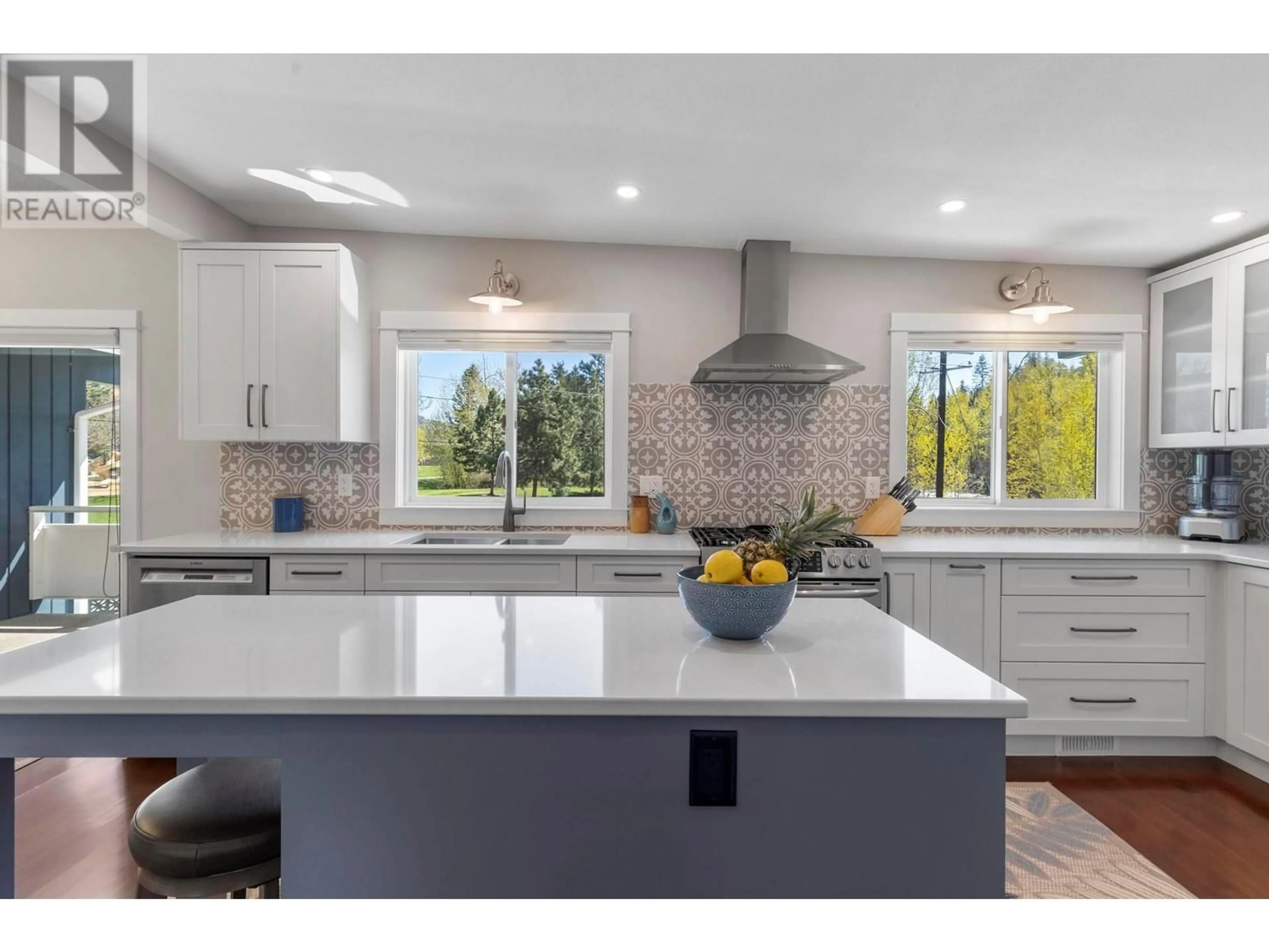 Contemporary kitchen, ceramic/tile floor for 980 GERSTMAR ROAD, Kelowna British Columbia V1X4B8