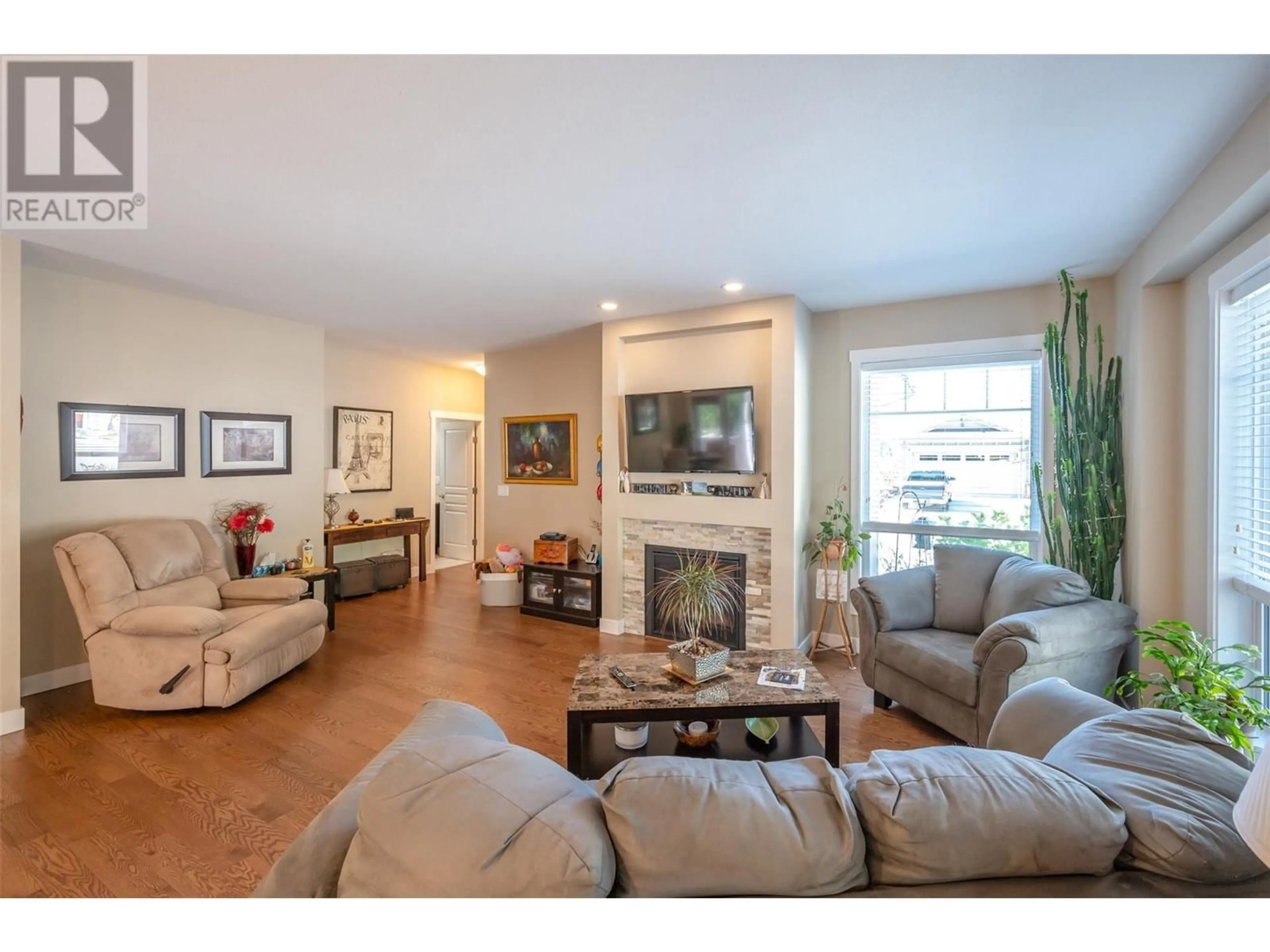 Living room with furniture, unknown for 150 - 1675 PENTICTON AVENUE, Penticton British Columbia V2A9E2