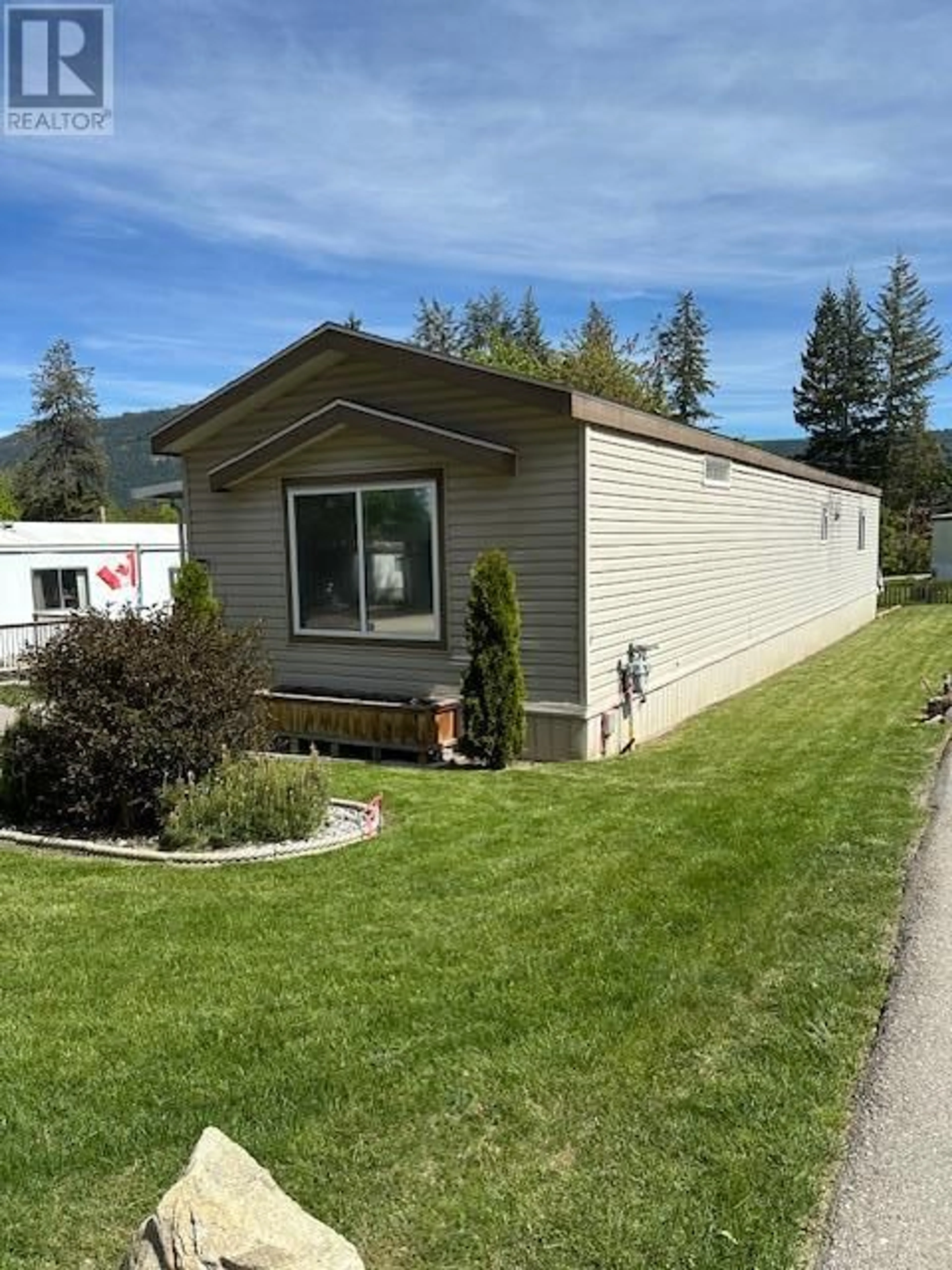 Home with vinyl exterior material, street for 104 - 3350 10 AVENUE NORTHEAST, Salmon Arm British Columbia V1E1J6