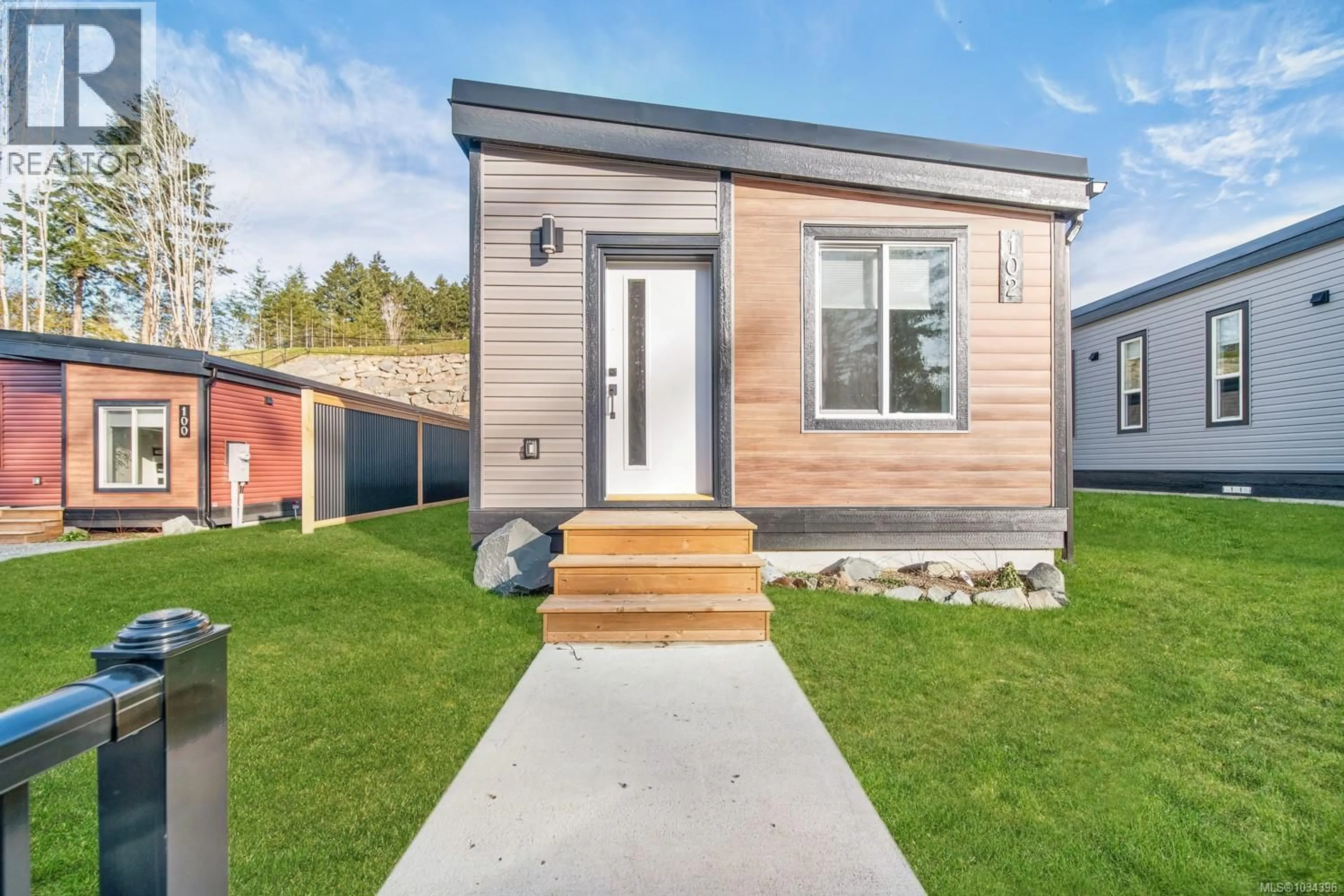 Home with vinyl exterior material, street for 102 - 3499 HENRY ROAD, Chemainus British Columbia V0R1K4