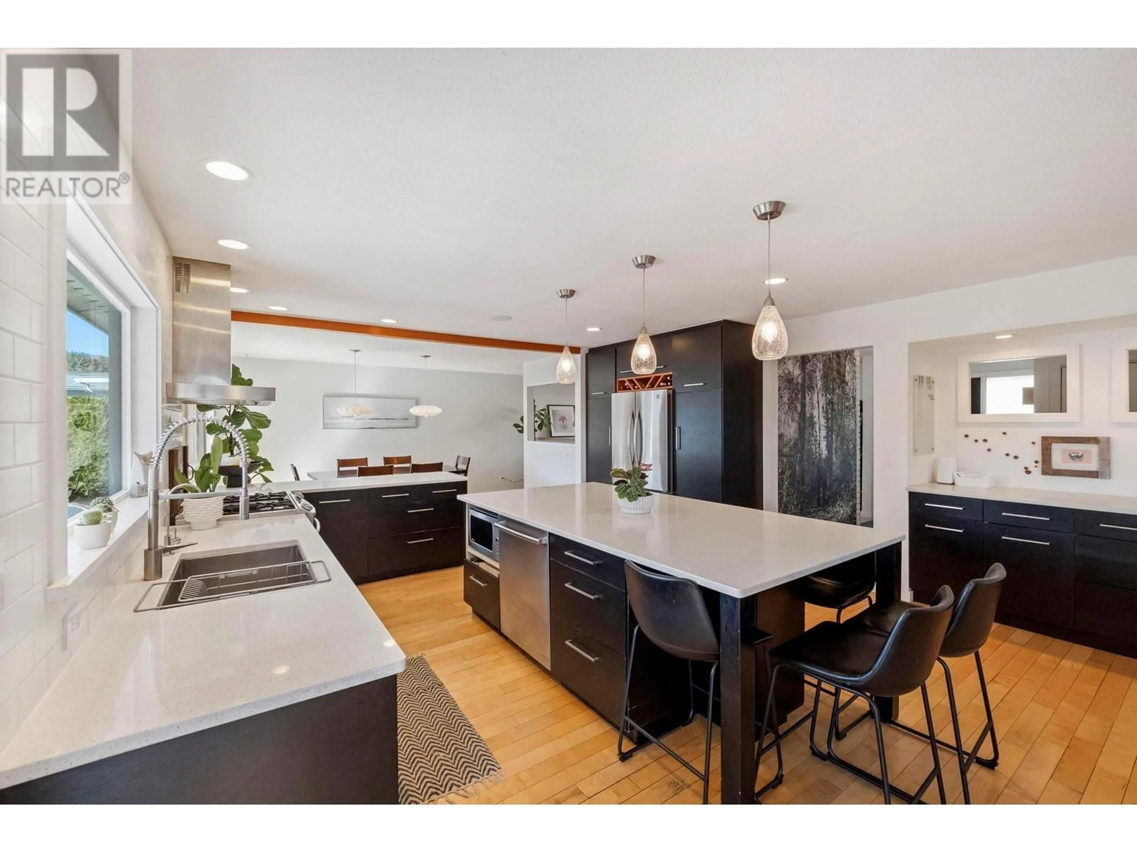 Open concept kitchen, unknown for 940 PITCAIRN COURT, Kelowna British Columbia V1Y4E5