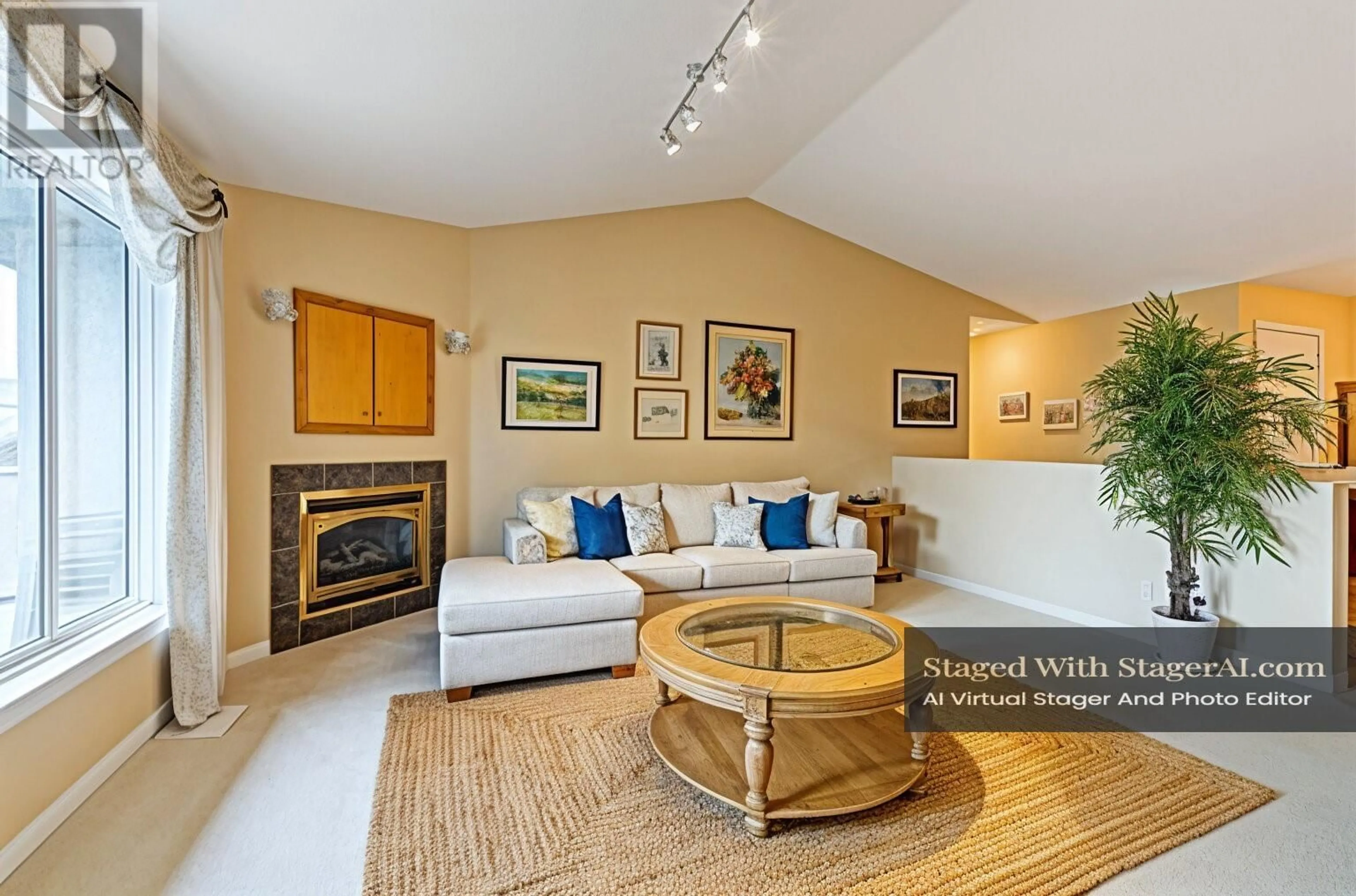 Living room with furniture, ceramic/tile floor for 3 - 2325 SILVER PLACE, Kelowna British Columbia V1V2L5