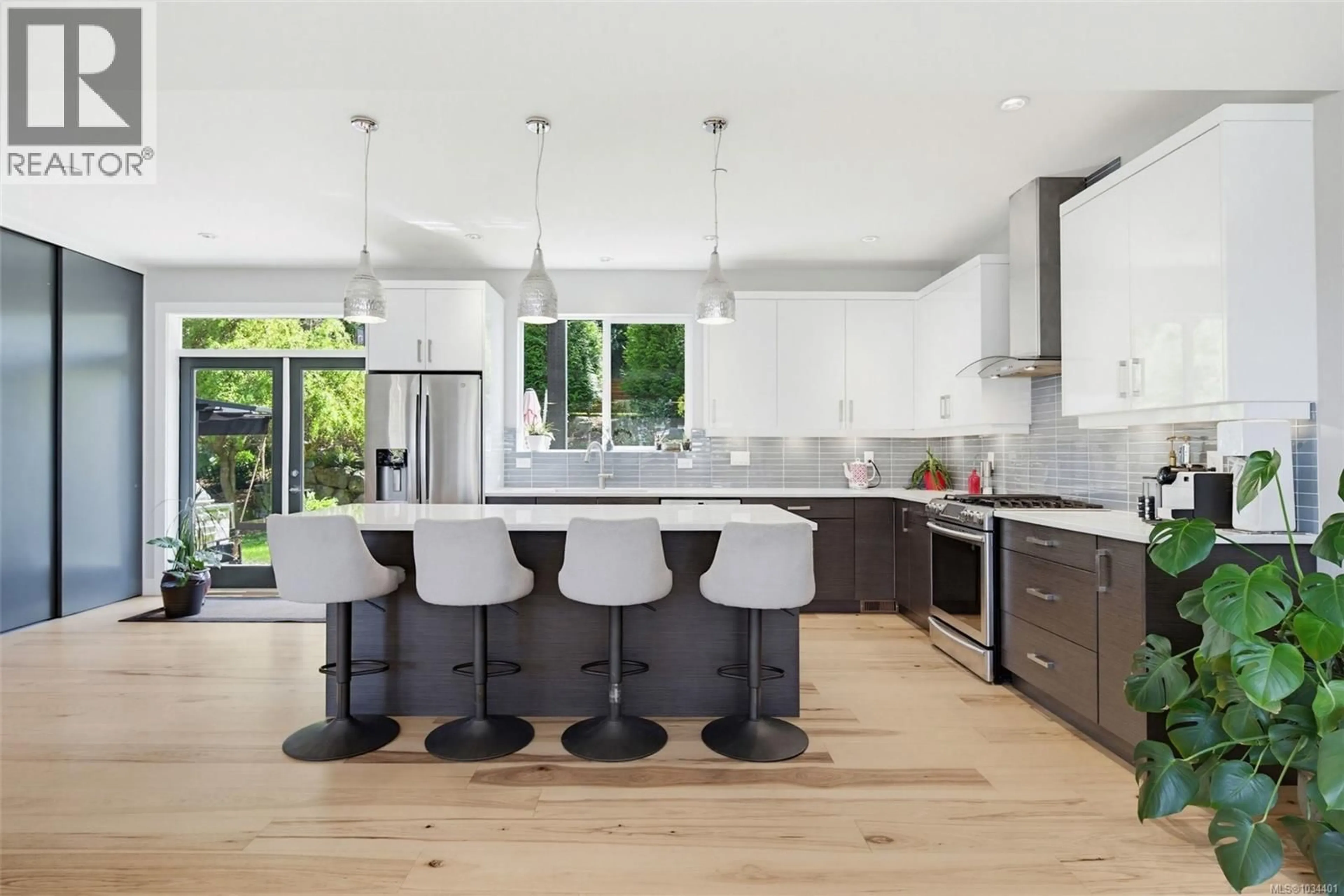 Contemporary kitchen, unknown for 1163 RIVER ROCK PLACE, Highlands British Columbia V9B0S6