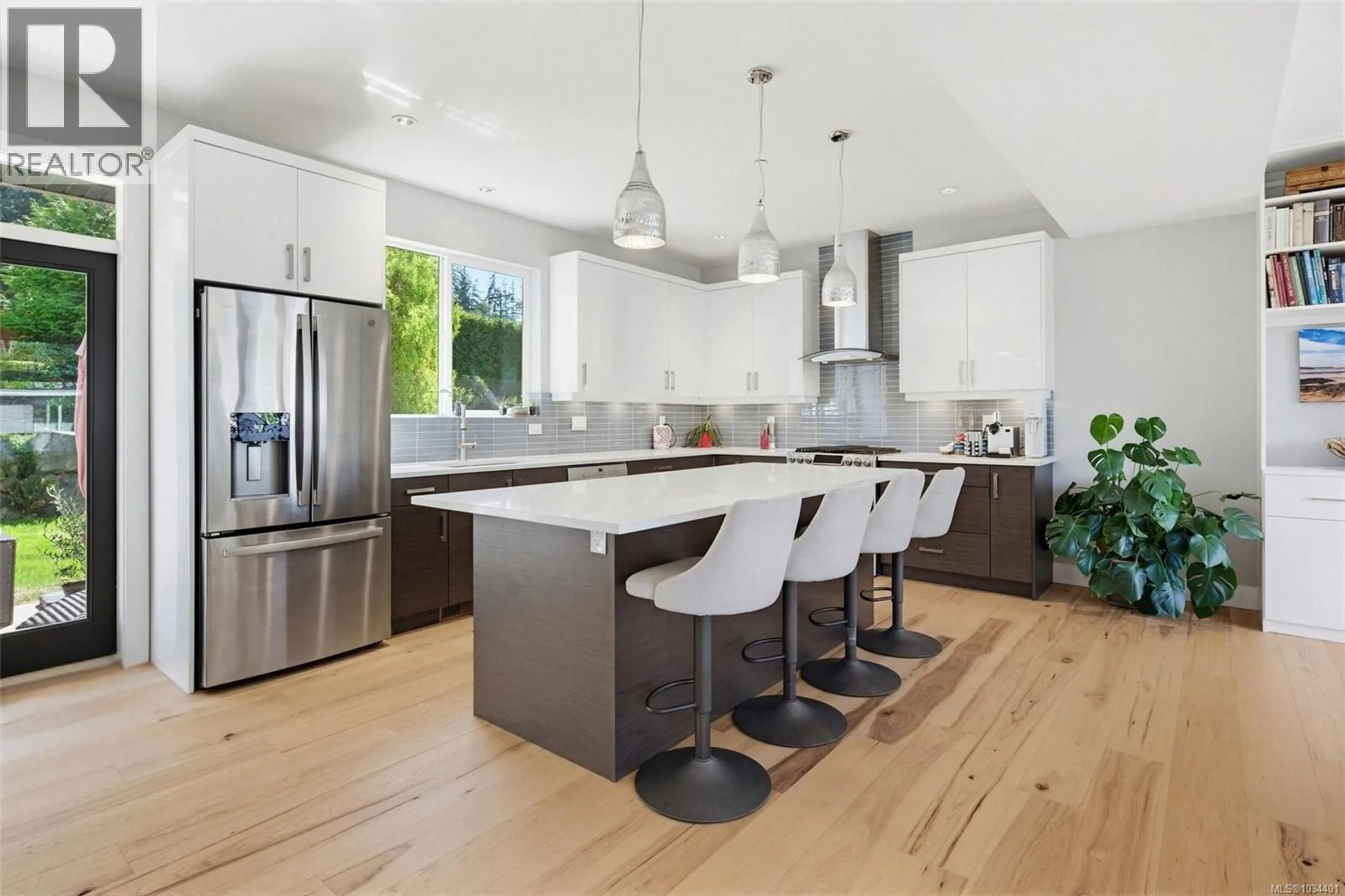 Open concept kitchen, wood/laminate floor for 1163 RIVER ROCK PLACE, Highlands British Columbia V9B0S6