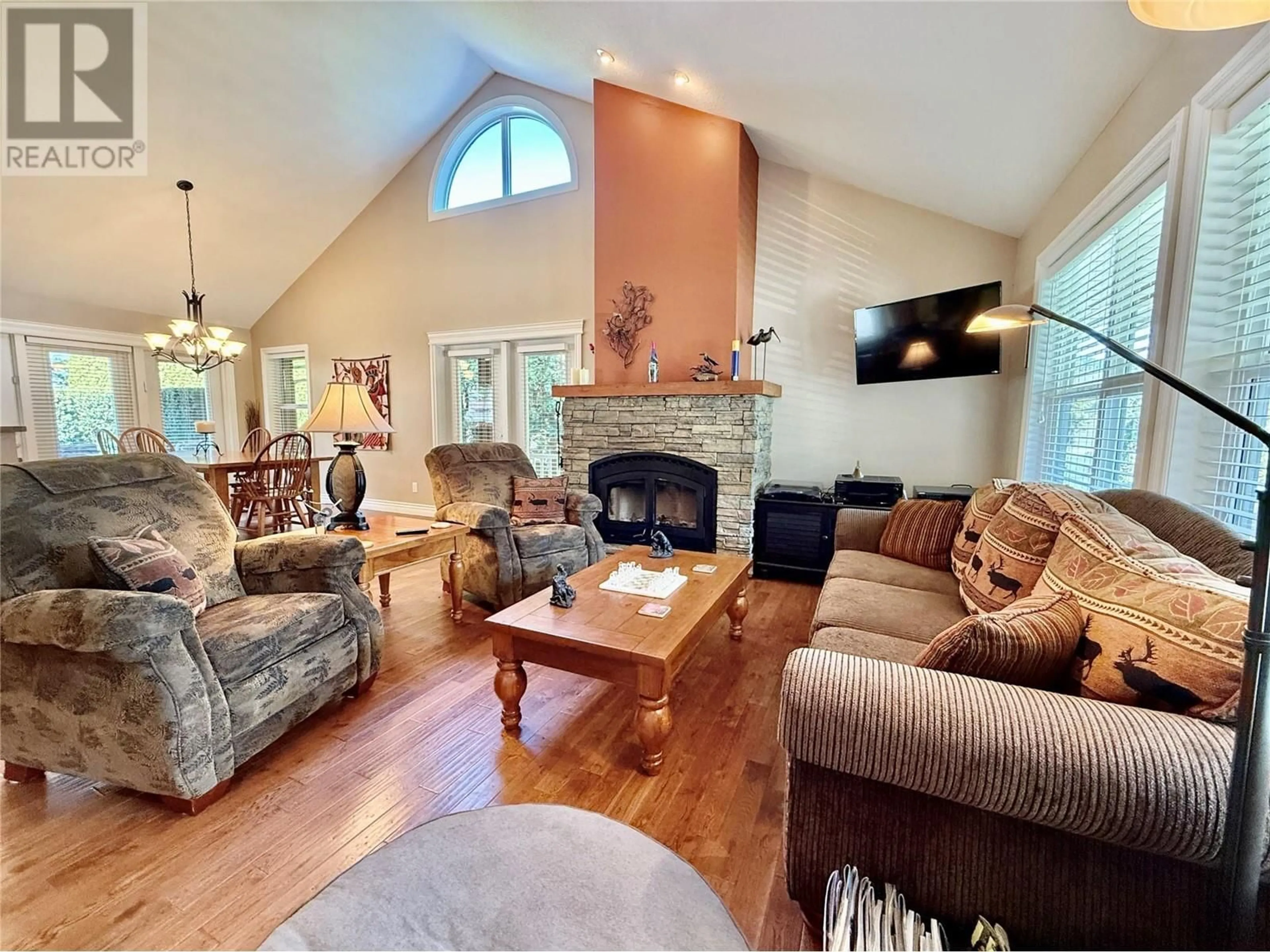 Living room with furniture, unknown for 730 HEMLOCK CRESCENT SOUTH, Sicamous British Columbia V0E2V1